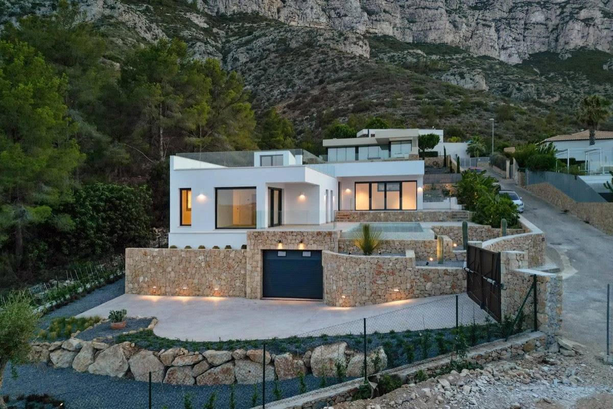 NC6636 - Villa Montgomar - Indrukwekkende nieuwe luxe villa te koop in Denia met uitzicht op zee en klaar om van te genieten!