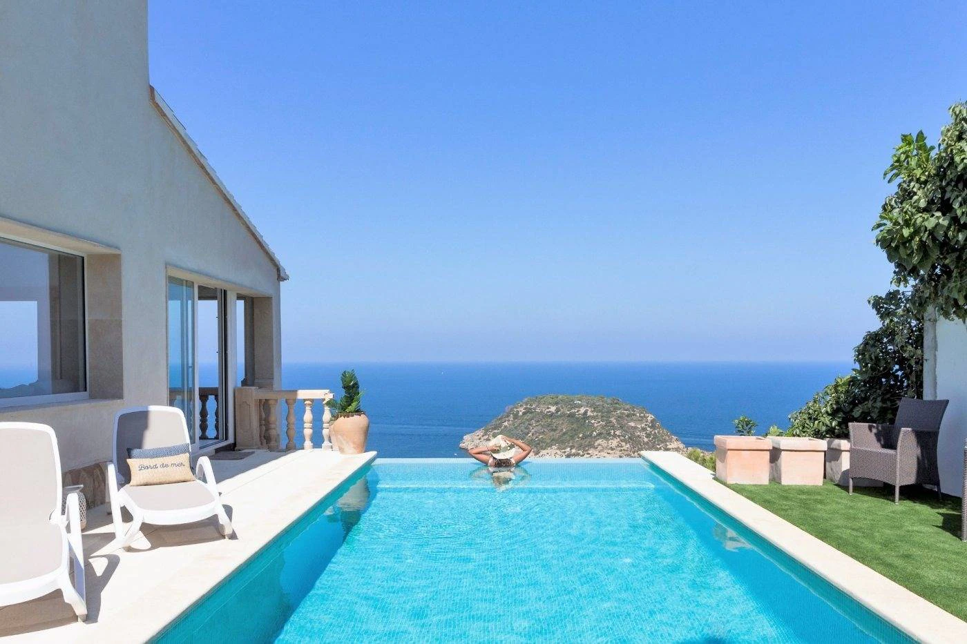 NC6656 - Villa Portichol. Onlangs gerenoveerde villa met panoramisch zeezicht te koop in Javea.
