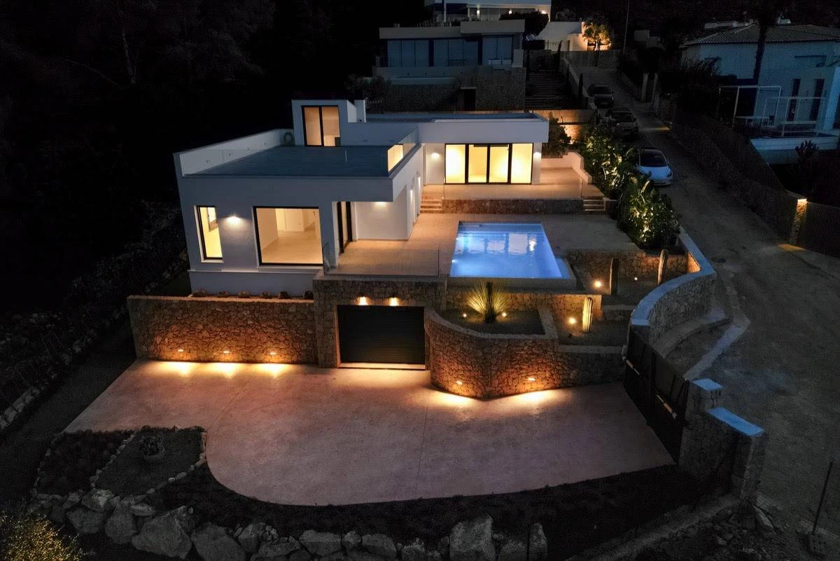 NC6636 - Villa Montgomar - Indrukwekkende nieuwe luxe villa te koop in Denia met uitzicht op zee en klaar om van te genieten!