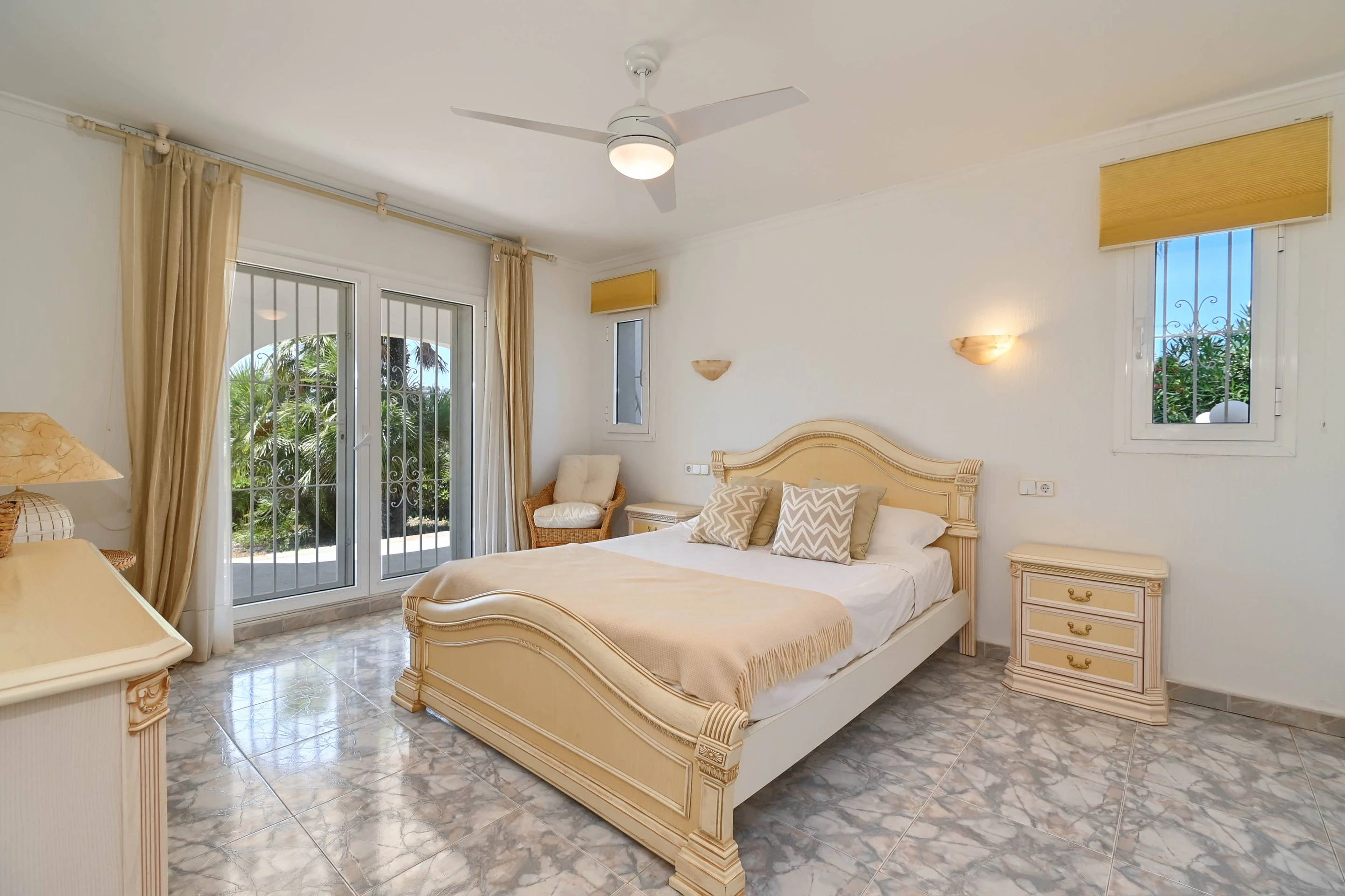 Villa Blanca Vista - Elegante villa mediterránea a la venta en Moraira