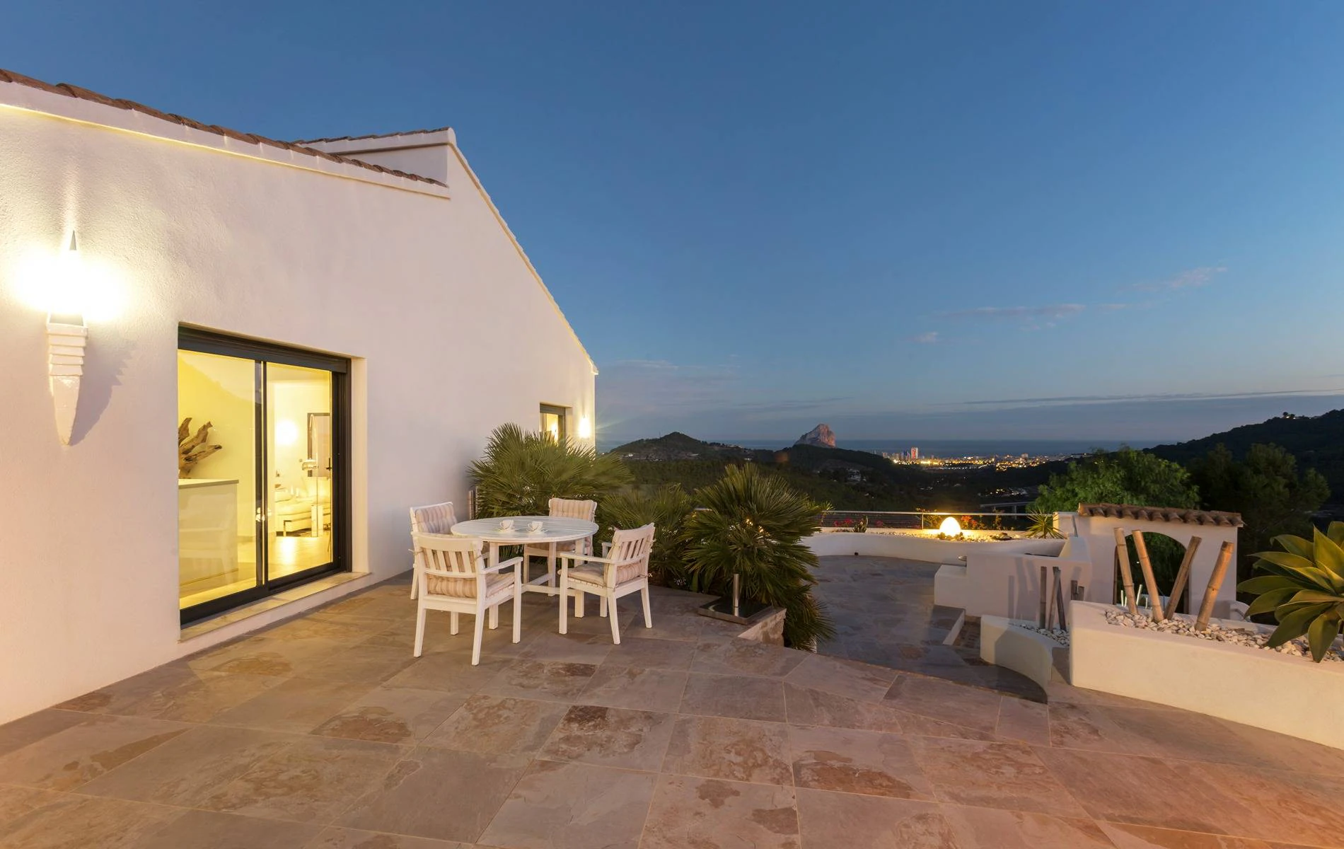Villa Bernia. Un paraíso en la montaña con vistas al mar en venta en Benissa.