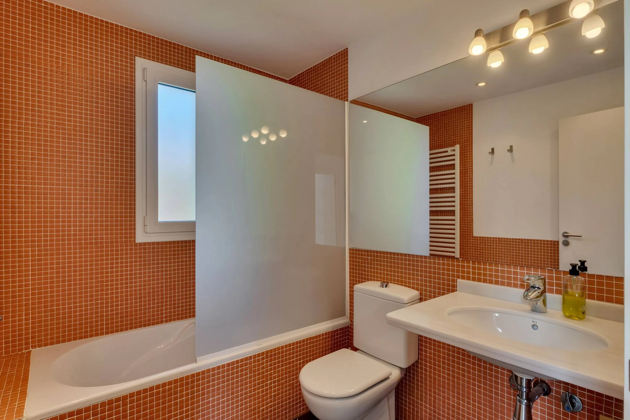 Villa Lucia. Villa moderna en venta a poca distancia de la playa de Portet.