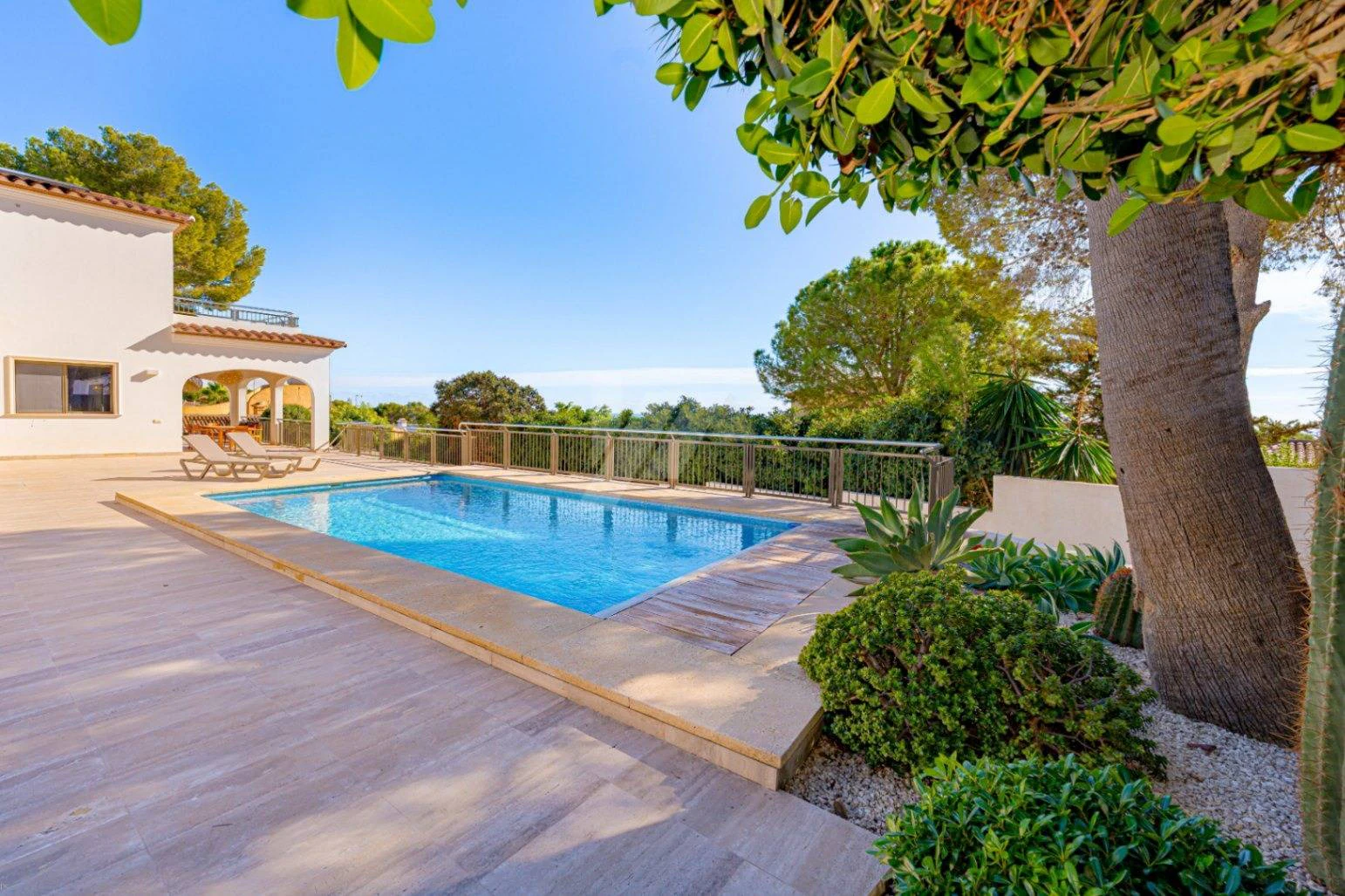 NC6687 - Villa Estrella. Exclusieve villa op de tweede lijn te koop in Moraira met uitzicht op zee.