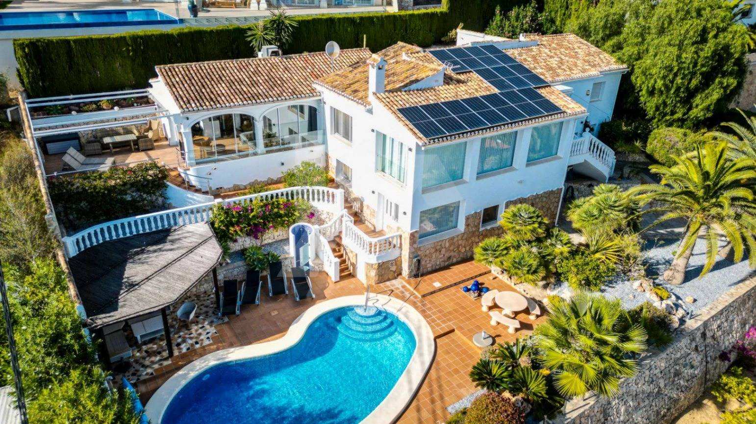 Villa Mirador. Villa en venta en Moraira con vistas panorámicas al mar.