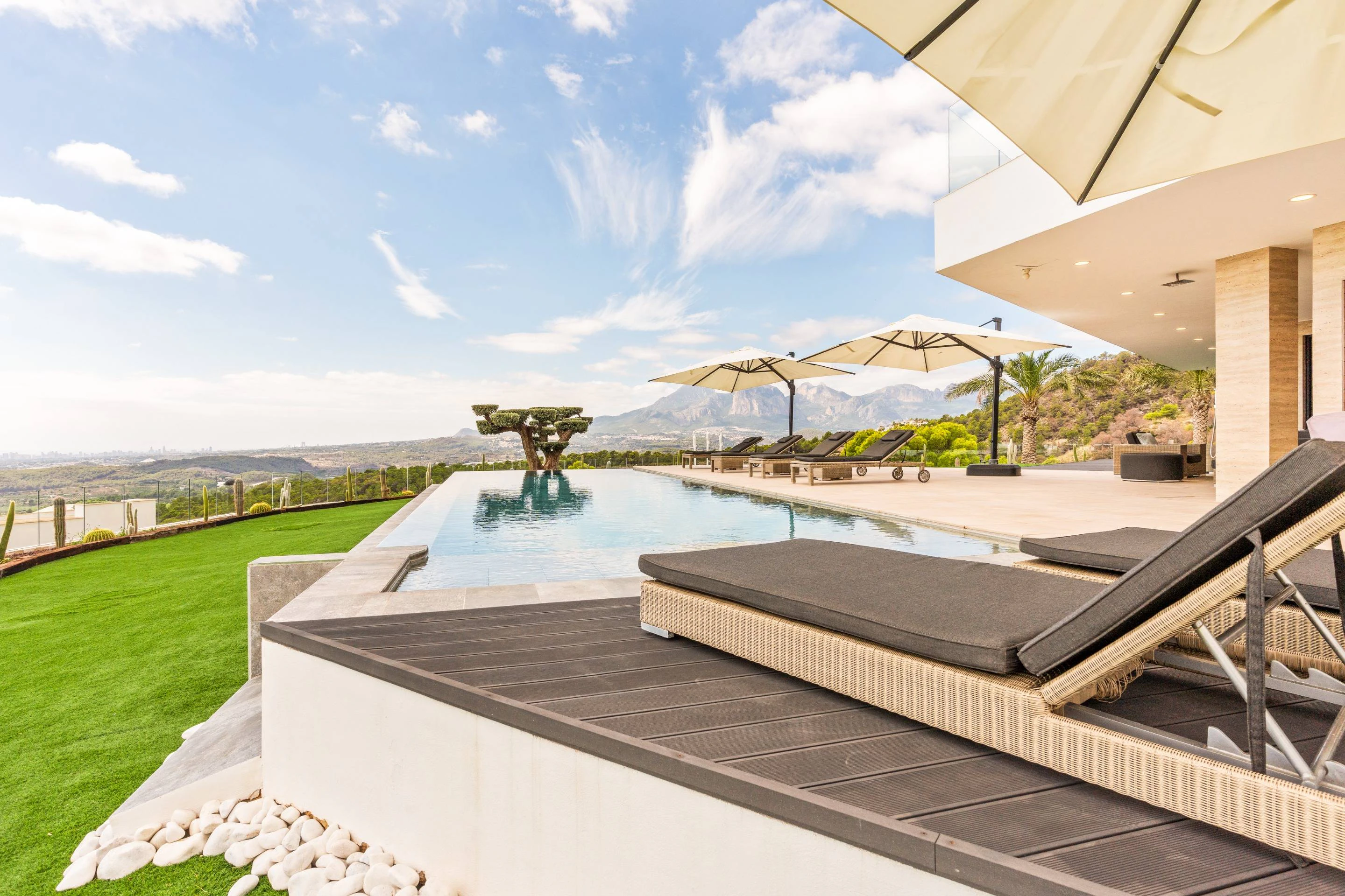 NC6658 - Villa Luna. Luxe woning te koop in Altea met panoramisch uitzicht.