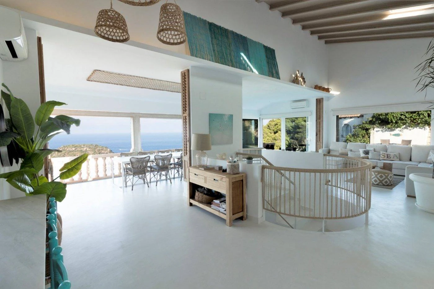 NC6656 - Villa Portichol. Onlangs gerenoveerde villa met panoramisch zeezicht te koop in Javea.