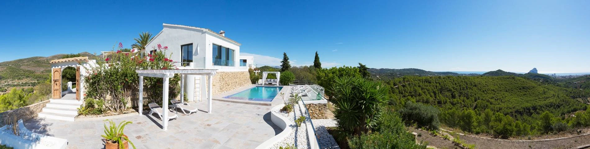 Villa Bernia. Un paraíso en la montaña con vistas al mar en venta en Benissa.