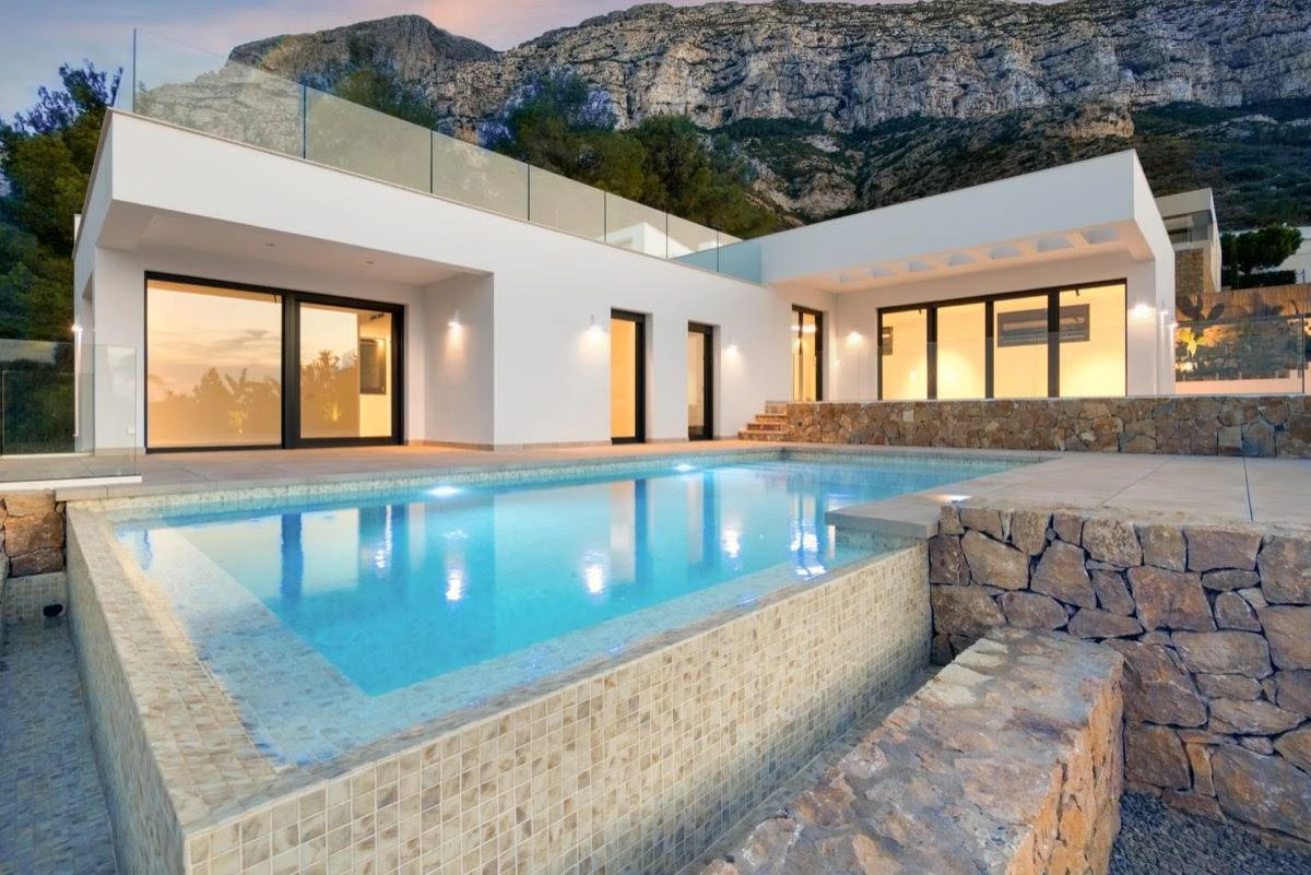 NC6636 - Villa Montgomar - Indrukwekkende nieuwe luxe villa te koop in Denia met uitzicht op zee en klaar om van te genieten!