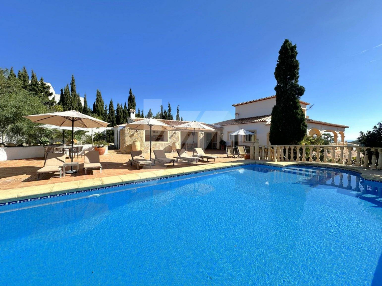 Villa Girasol. Villa double à vendre à Cumbres del Sol, Benitachell, avec vue sur mer.
