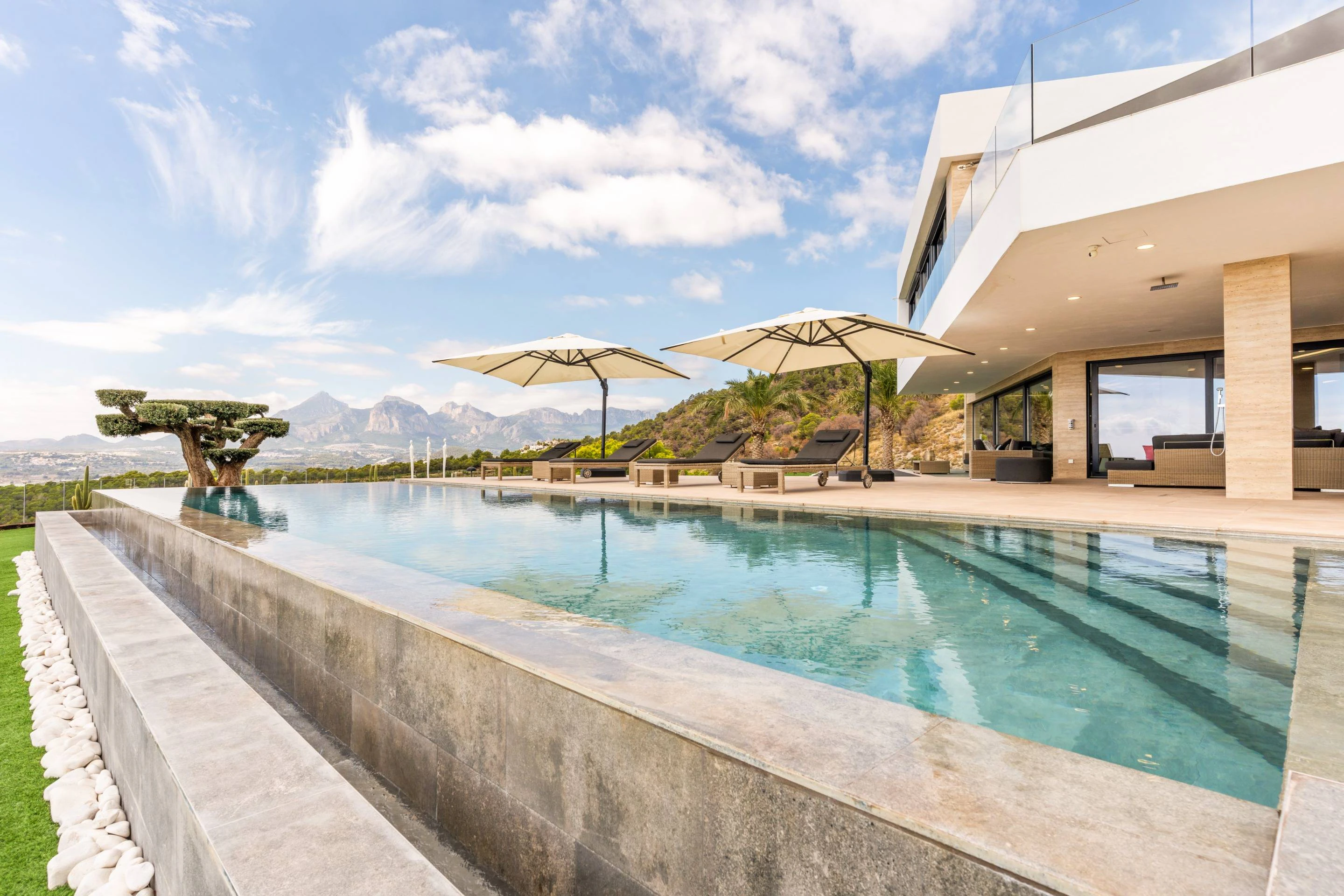 NC6658 - Villa Luna. Luxe woning te koop in Altea met panoramisch uitzicht.