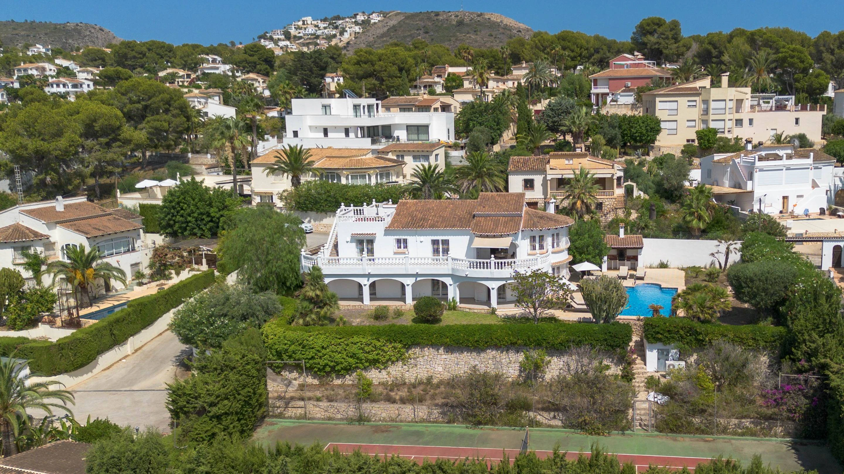 Villa Blanca Vista - Elegante villa mediterránea a la venta en Moraira
