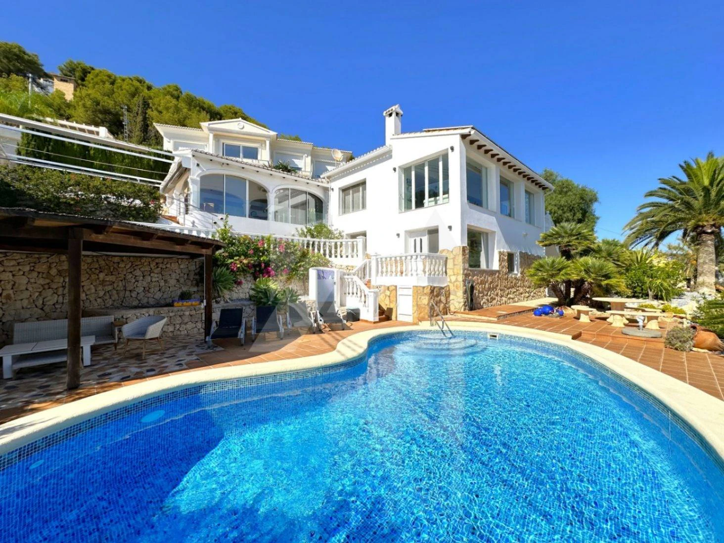 Villa Mirador. Villa en venta en Moraira con vistas panorámicas al mar.