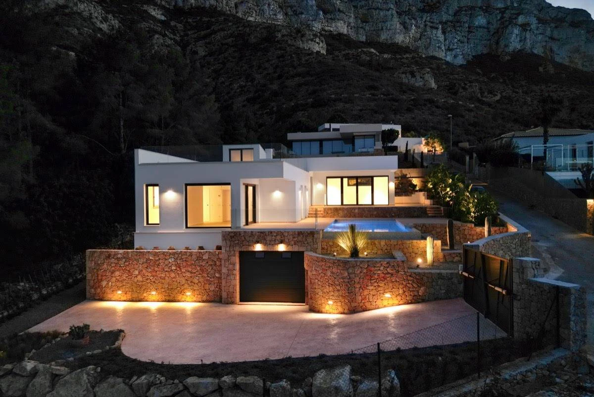 NC6636 - Villa Montgomar - Indrukwekkende nieuwe luxe villa te koop in Denia met uitzicht op zee en klaar om van te genieten!