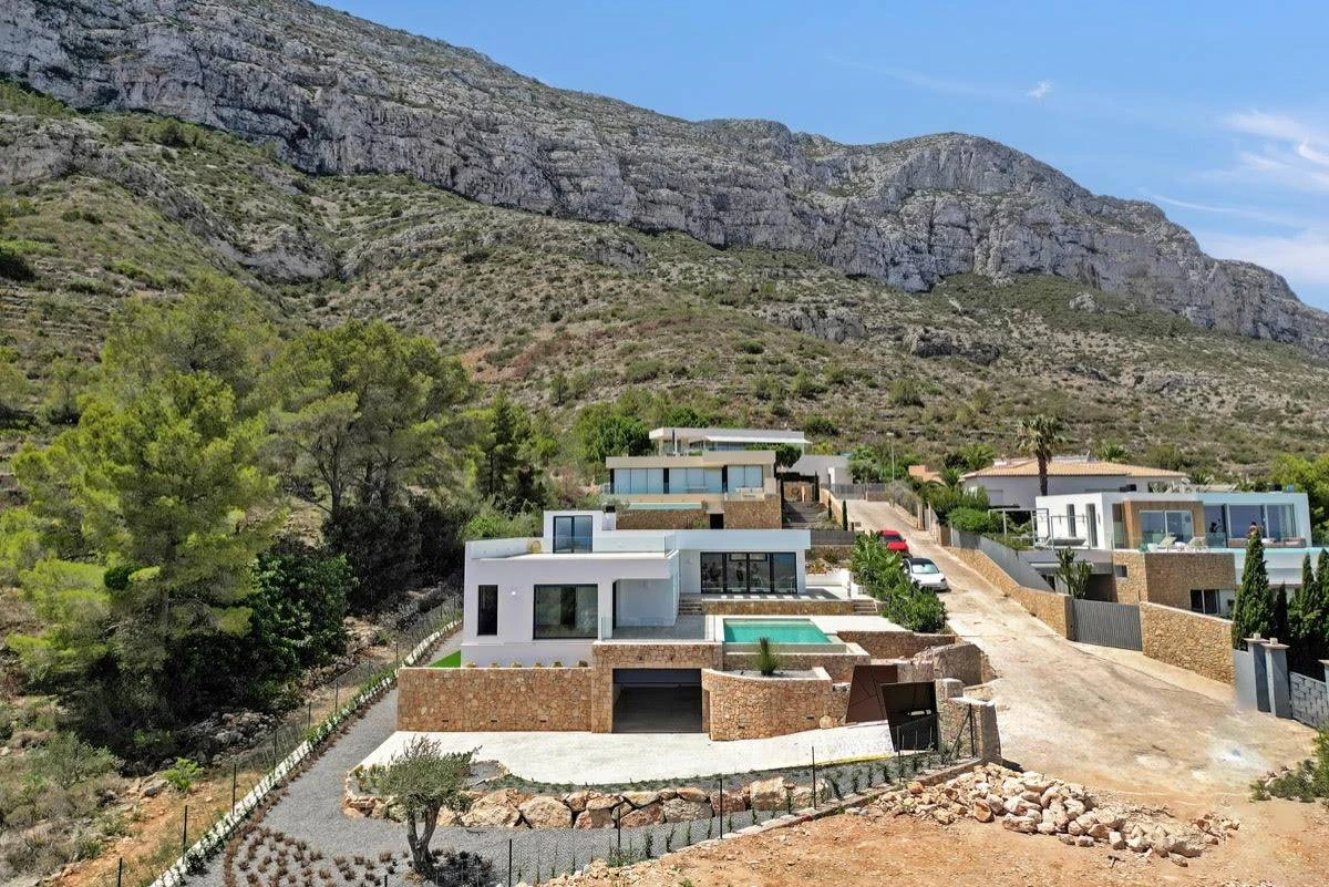 NC6636 - Villa Montgomar - Indrukwekkende nieuwe luxe villa te koop in Denia met uitzicht op zee en klaar om van te genieten!