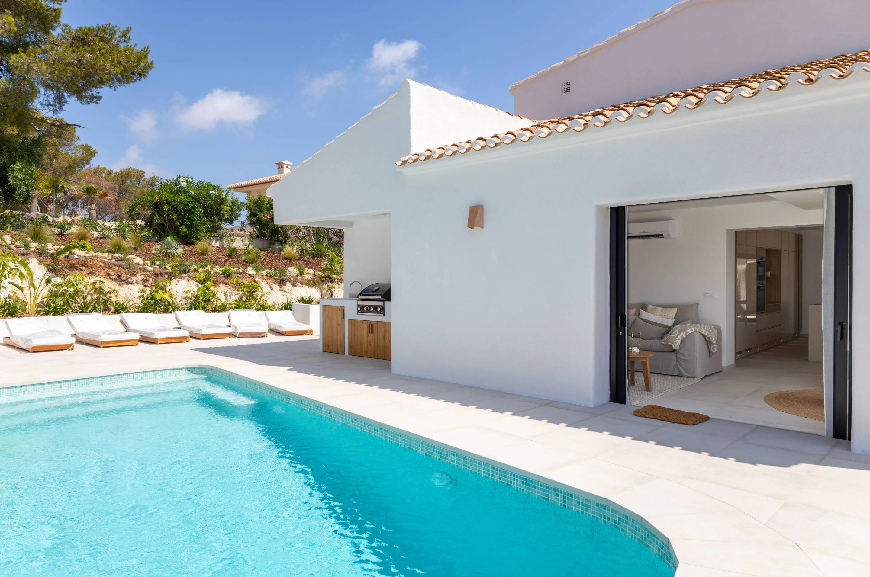NC6655 - Villa Siesta. Onlangs gerenoveerde villa te koop in Javea met uitzicht op zee.