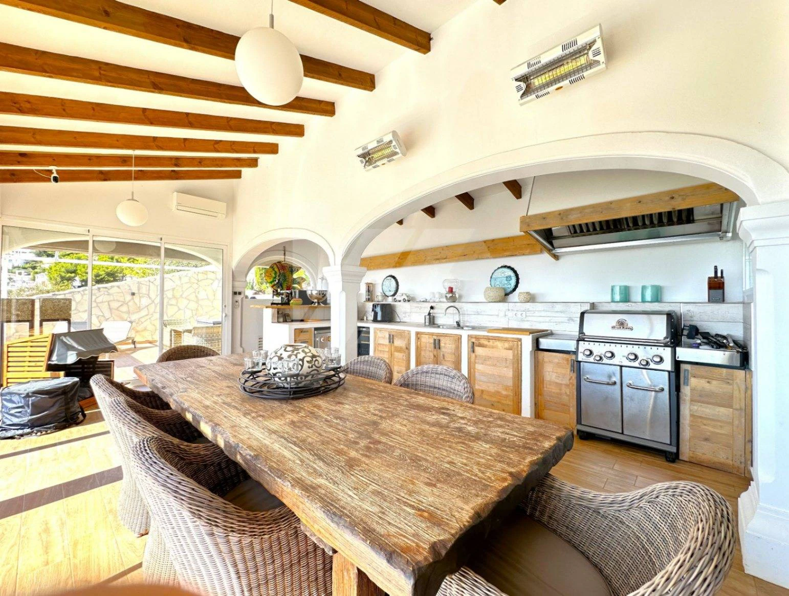 Villa Mirador. Villa en venta en Moraira con vistas panorámicas al mar.
