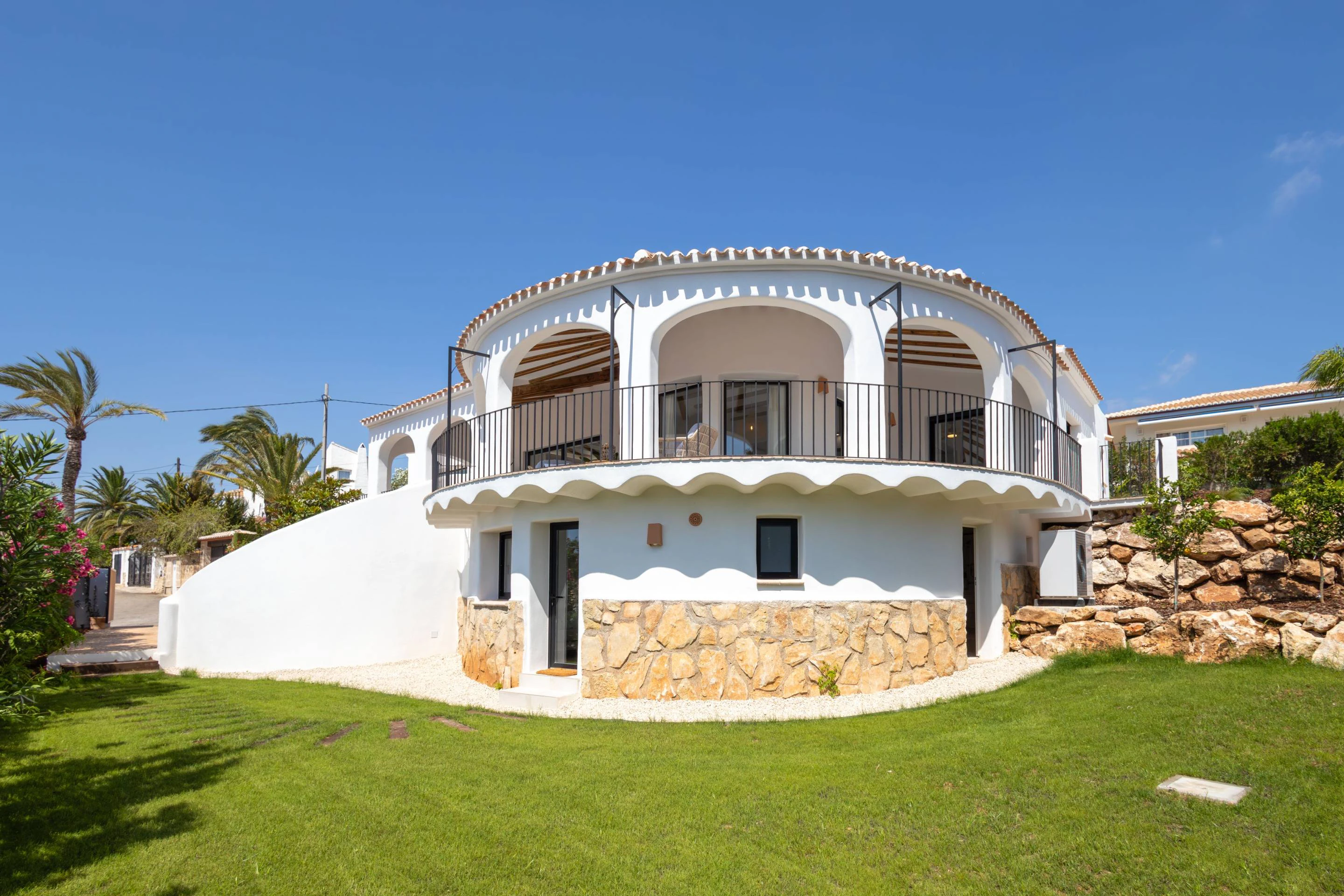 NC6655 - Villa Siesta. Onlangs gerenoveerde villa te koop in Javea met uitzicht op zee.
