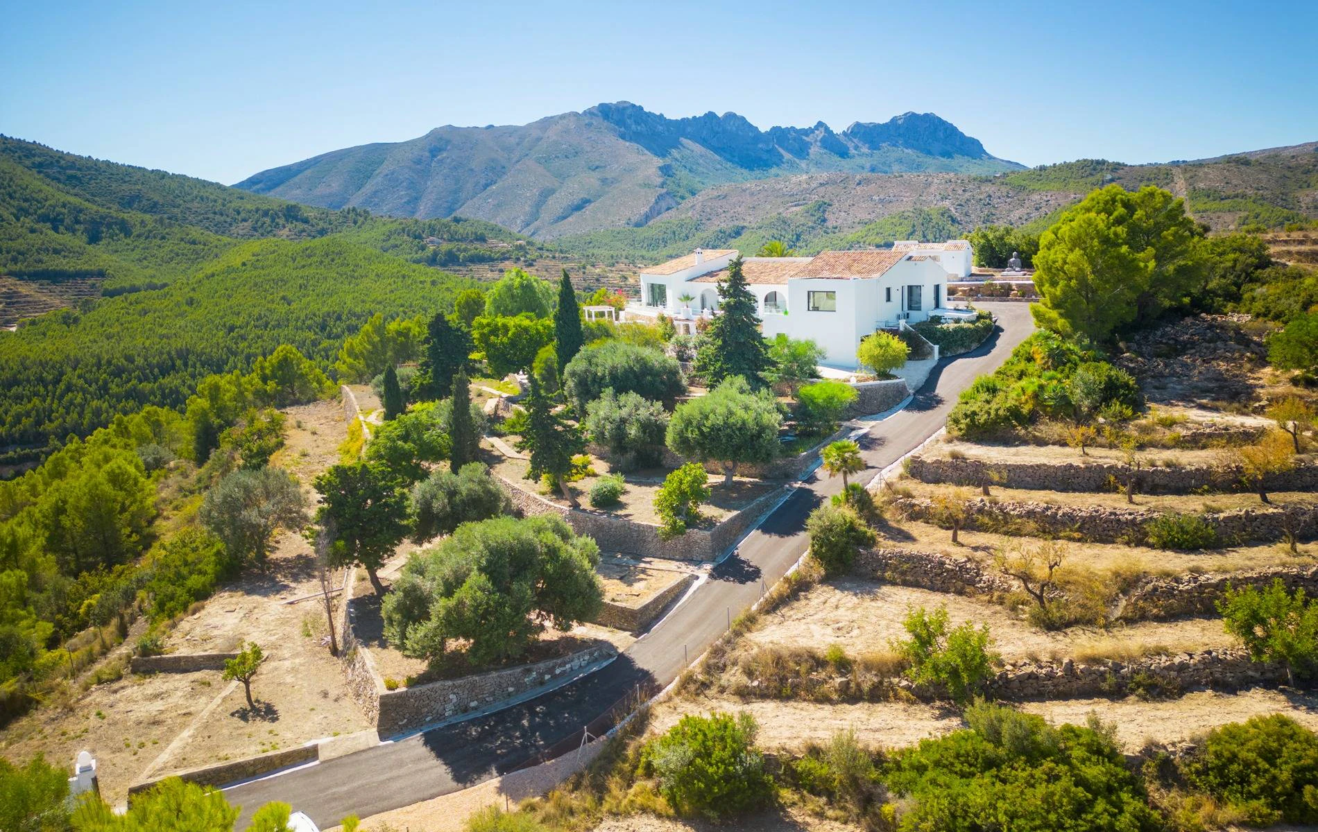 Villa Bernia. Un paraíso en la montaña con vistas al mar en venta en Benissa.