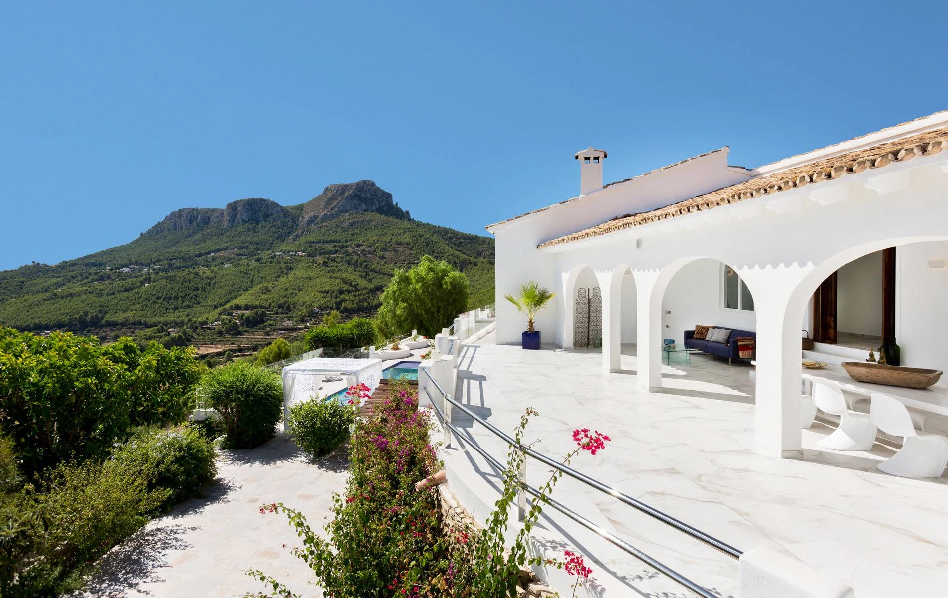 Villa Bernia. Un paraíso en la montaña con vistas al mar en venta en Benissa.