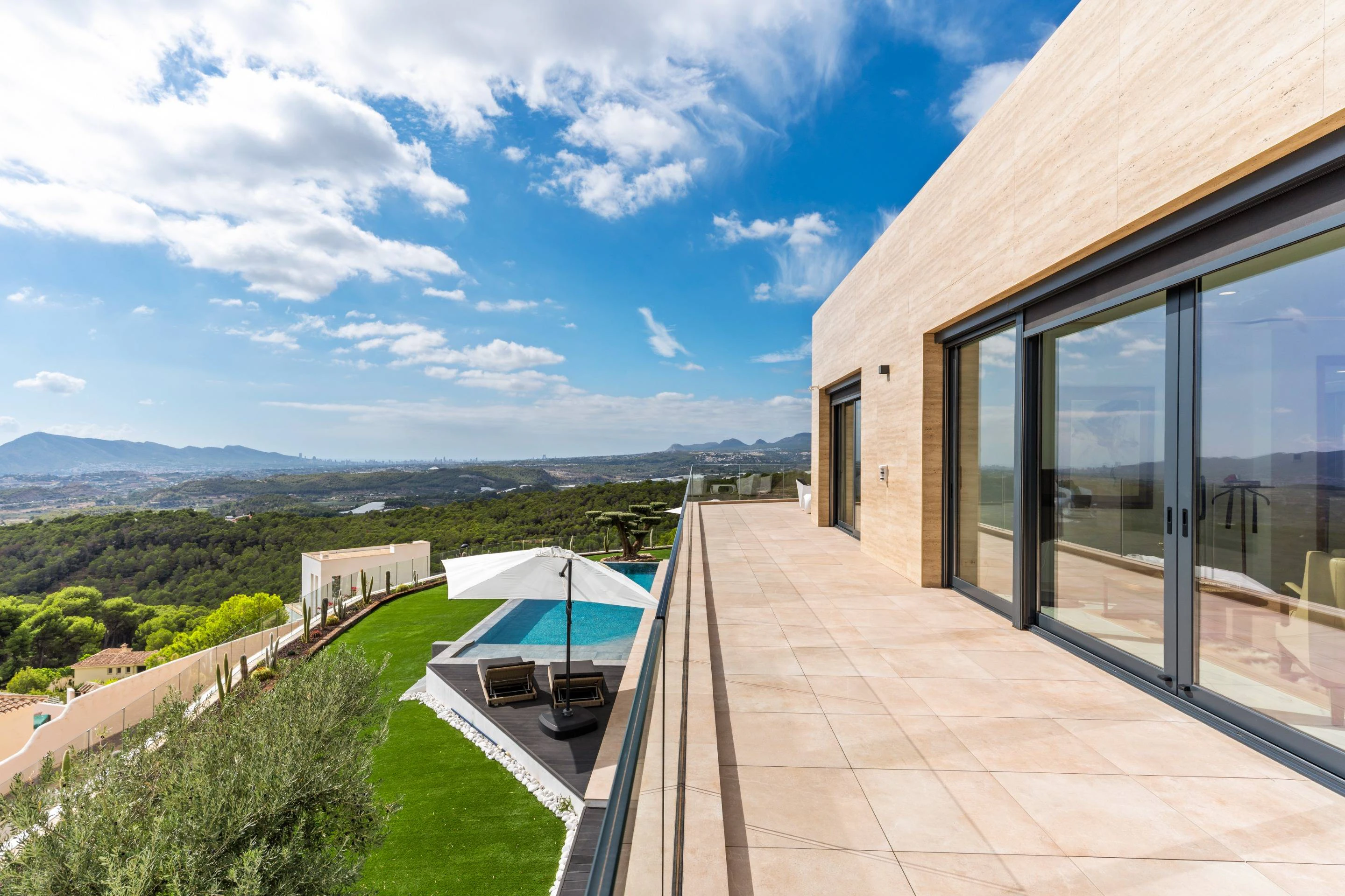 NC6658 - Villa Luna. Luxe woning te koop in Altea met panoramisch uitzicht.