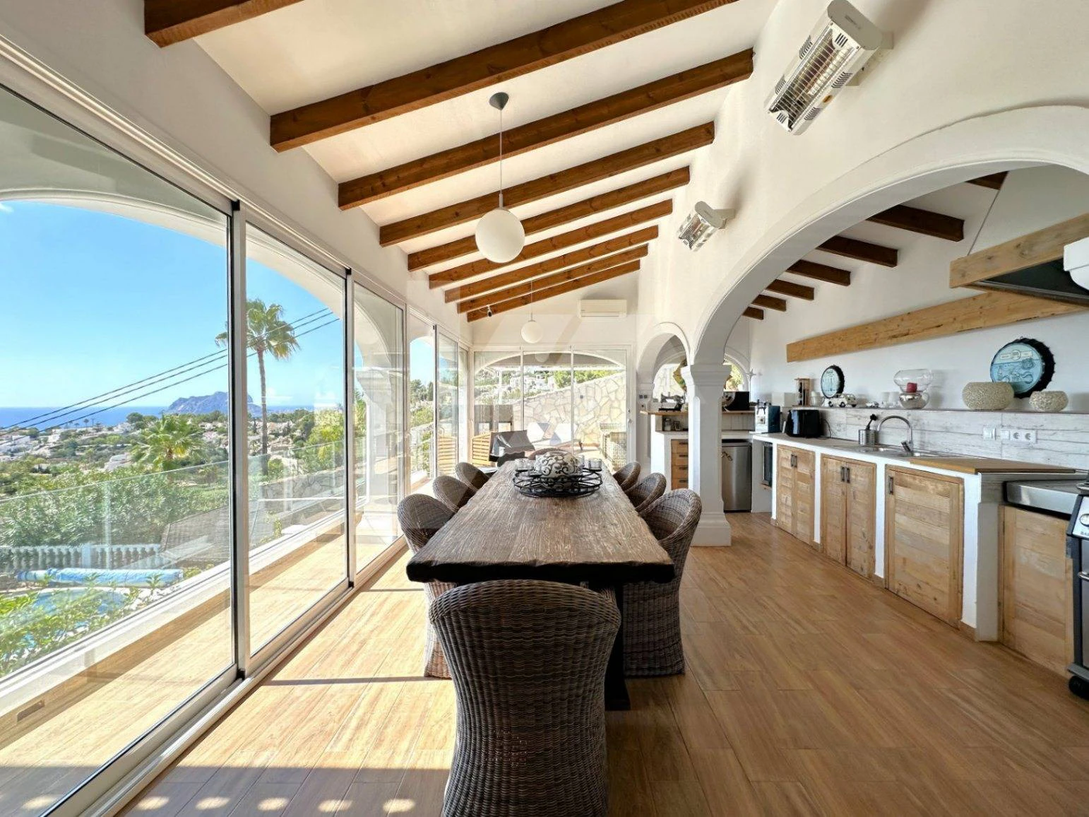 Villa Mirador. Villa en venta en Moraira con vistas panorámicas al mar.