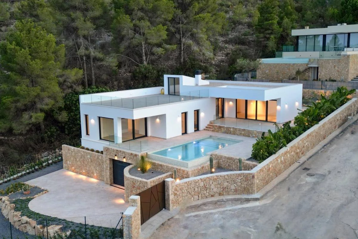 NC6636 - Villa Montgomar - Indrukwekkende nieuwe luxe villa te koop in Denia met uitzicht op zee en klaar om van te genieten!