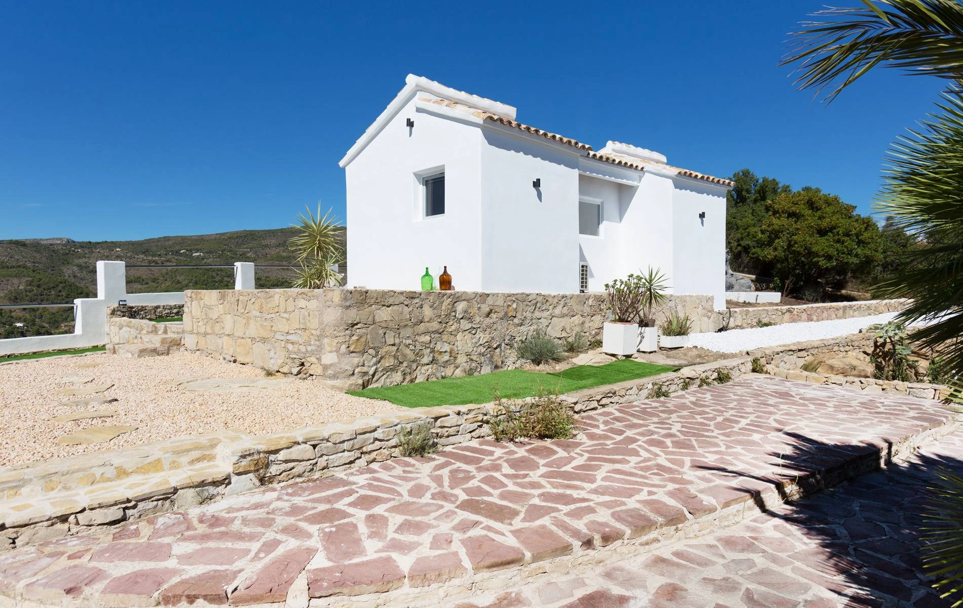 Villa Bernia. Un paraíso en la montaña con vistas al mar en venta en Benissa.