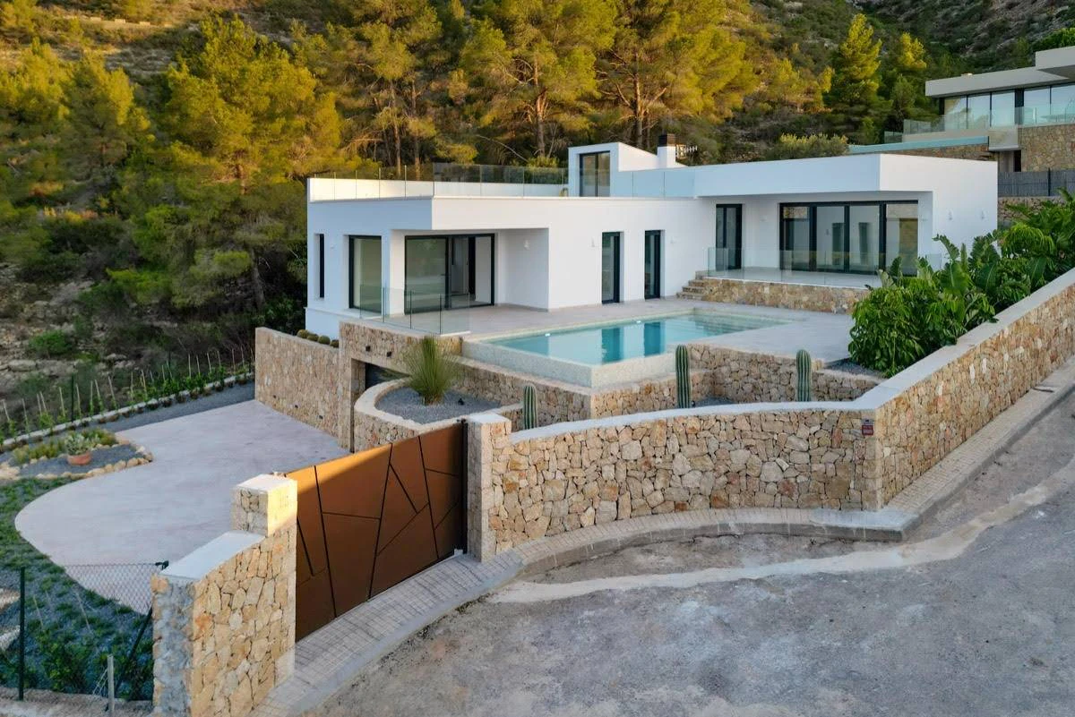 NC6636 - Villa Montgomar - Indrukwekkende nieuwe luxe villa te koop in Denia met uitzicht op zee en klaar om van te genieten!
