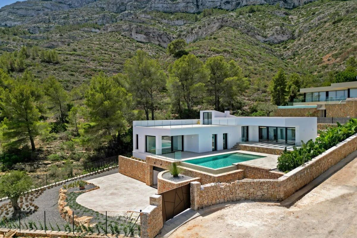 NC6636 - Villa Montgomar - Indrukwekkende nieuwe luxe villa te koop in Denia met uitzicht op zee en klaar om van te genieten!
