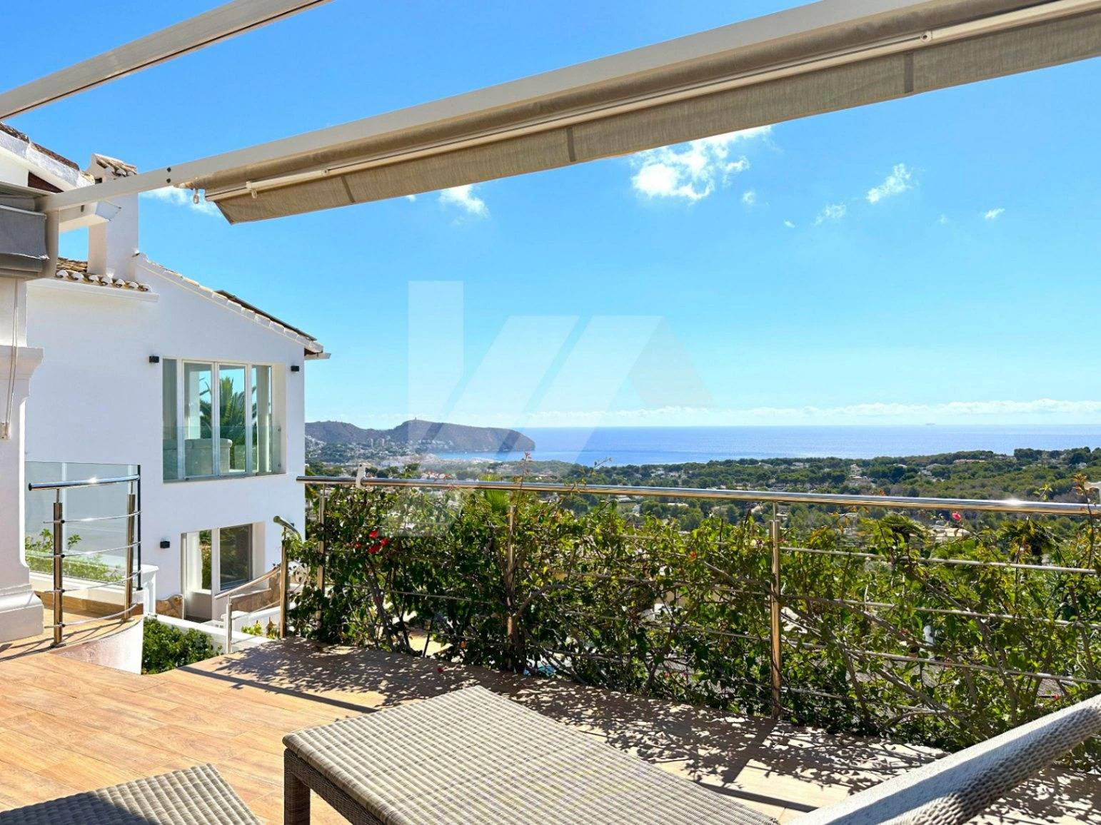 Villa Mirador. Villa en venta en Moraira con vistas panorámicas al mar.
