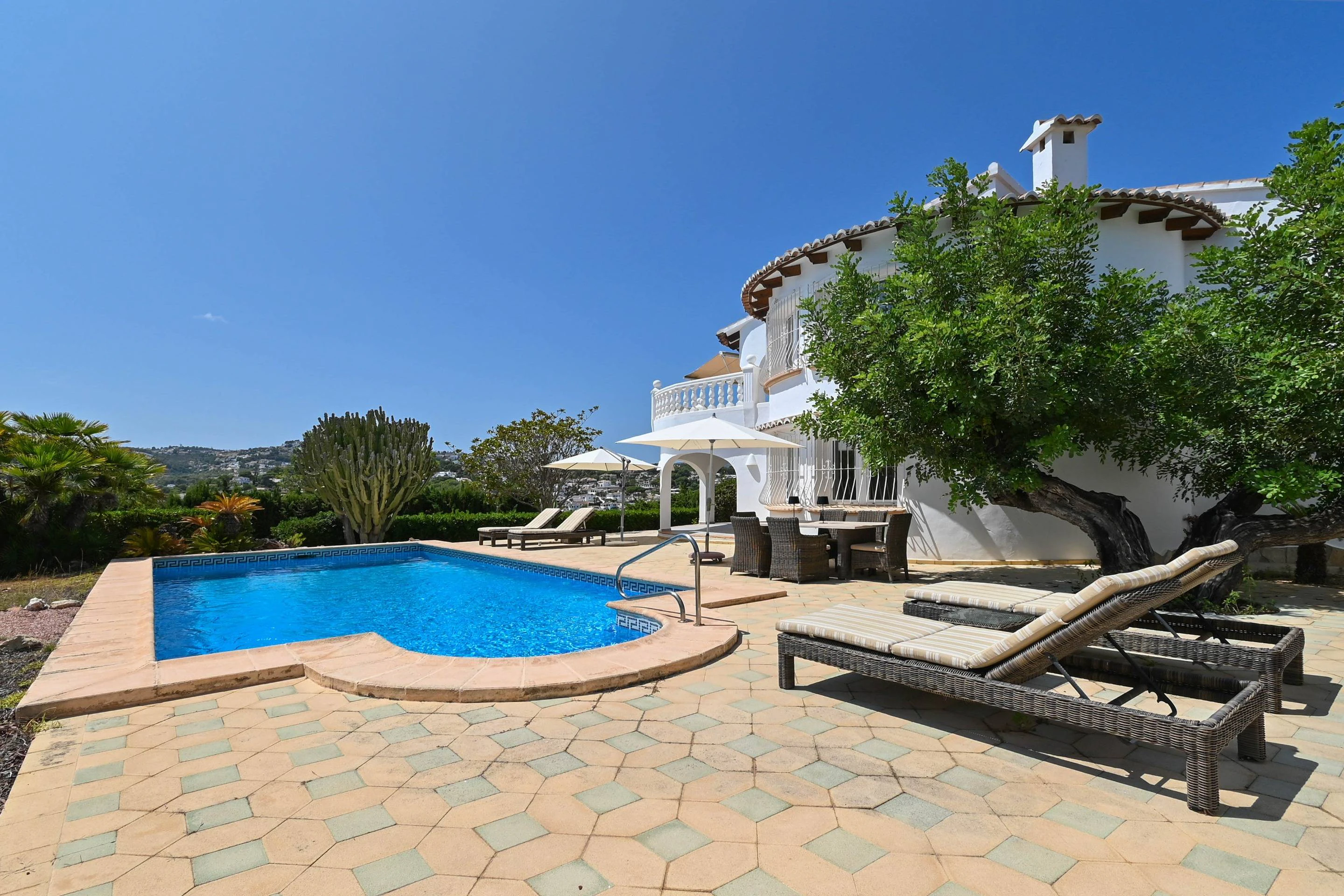 Villa Blanca Vista - Elegante villa mediterránea a la venta en Moraira