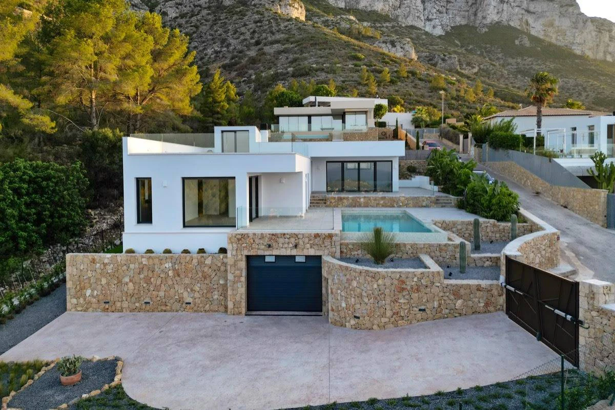 NC6636 - Villa Montgomar - Indrukwekkende nieuwe luxe villa te koop in Denia met uitzicht op zee en klaar om van te genieten!