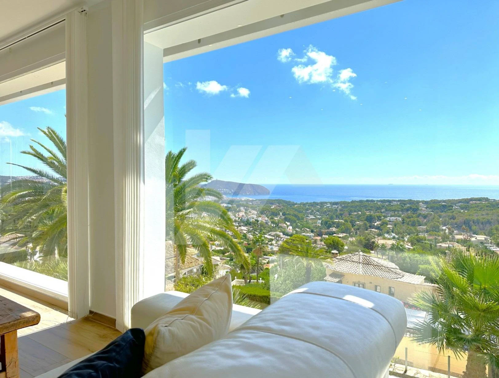 Villa Mirador. Villa en venta en Moraira con vistas panorámicas al mar.