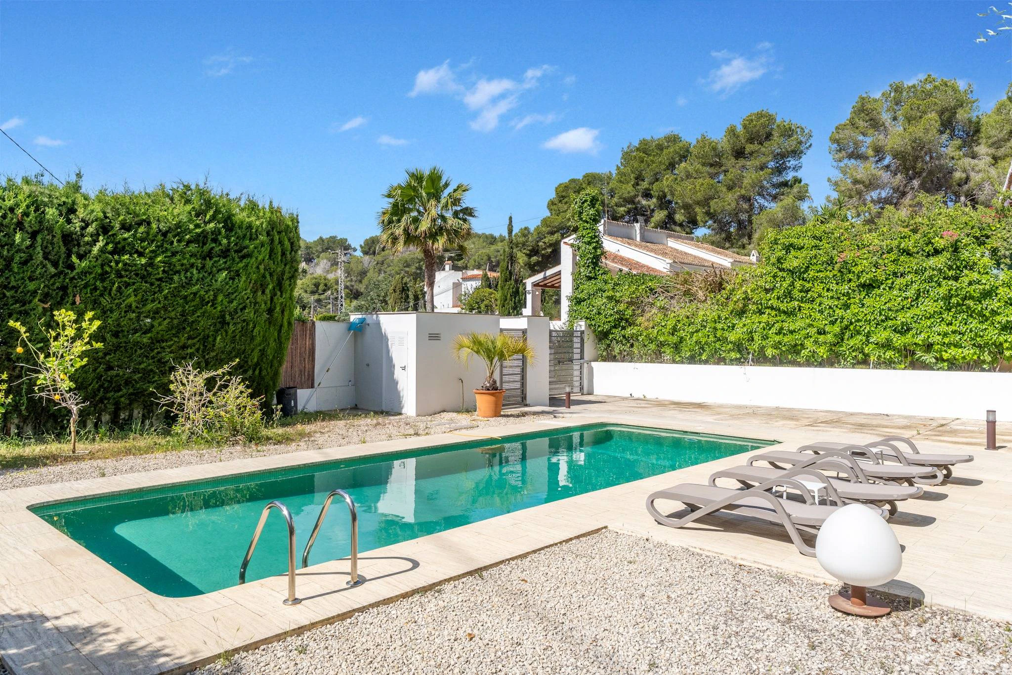 Villa Lucia. Villa moderna en venta a poca distancia de la playa de Portet.