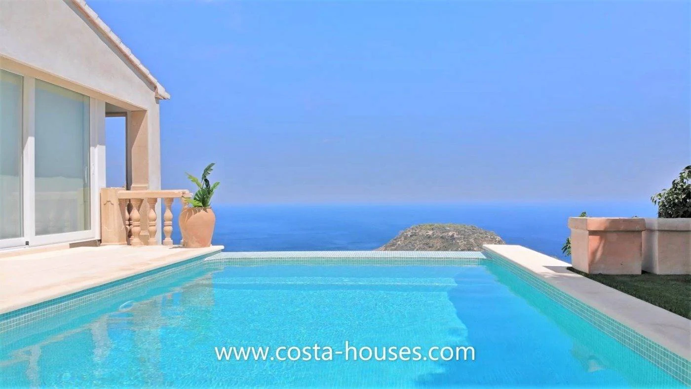 NC6656 - Villa Portichol. Onlangs gerenoveerde villa met panoramisch zeezicht te koop in Javea.