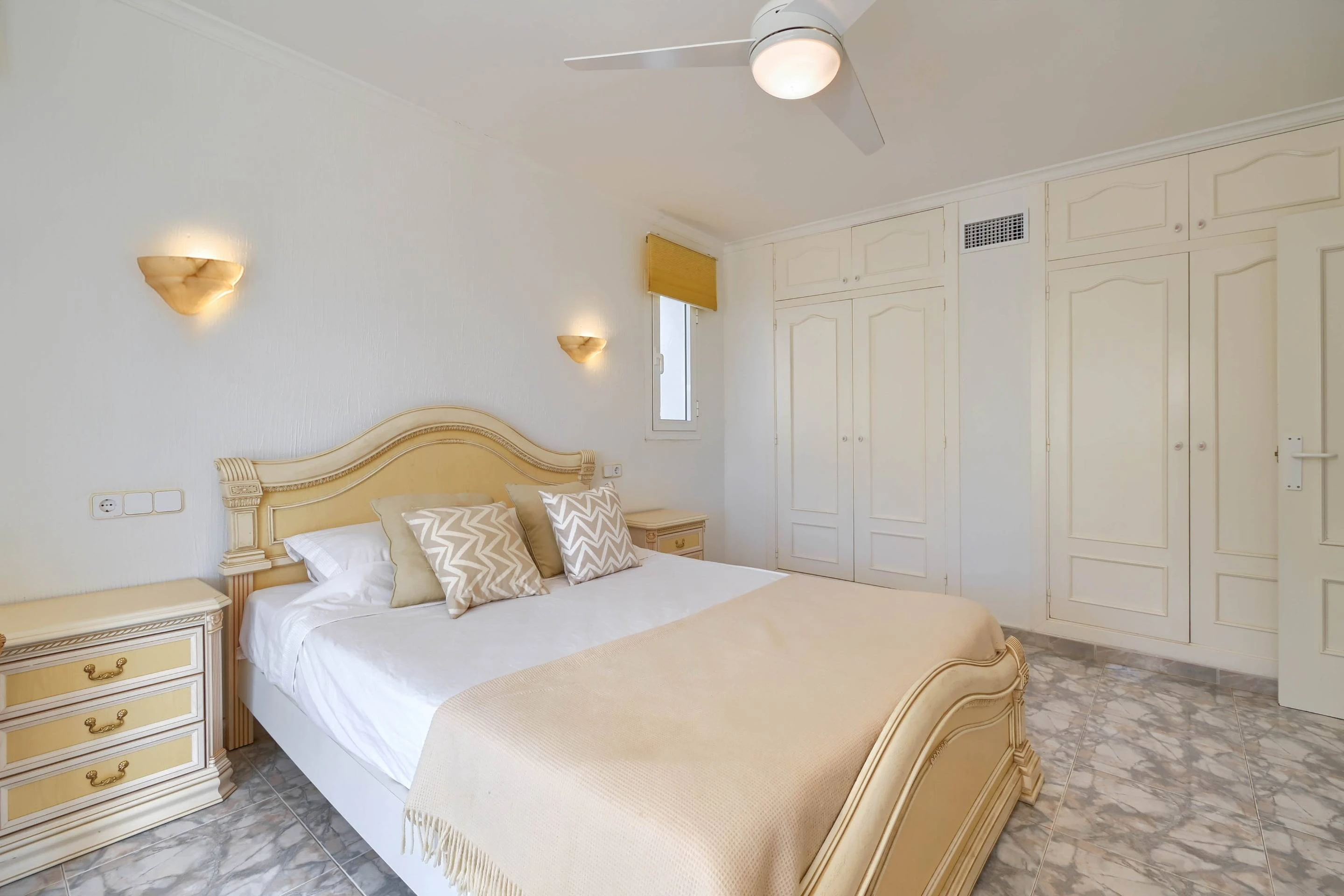 Villa Blanca Vista - Elegante villa mediterránea a la venta en Moraira