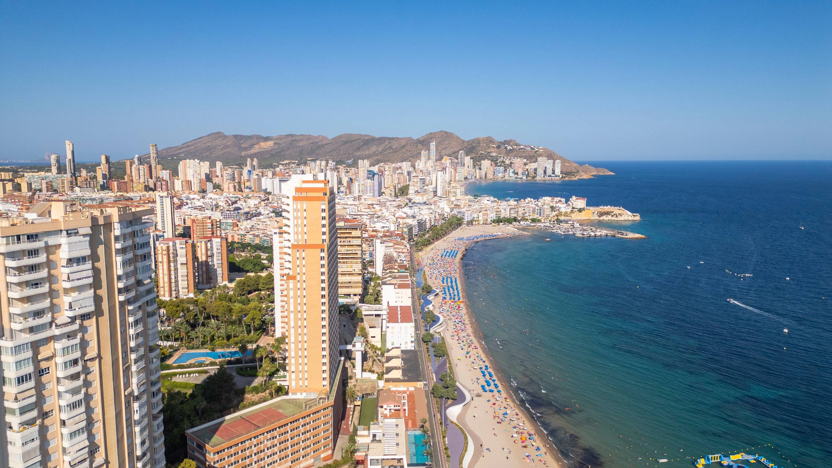 NC6659 - Villa Lisboa. Modern luxury villa in the center of Benidorm