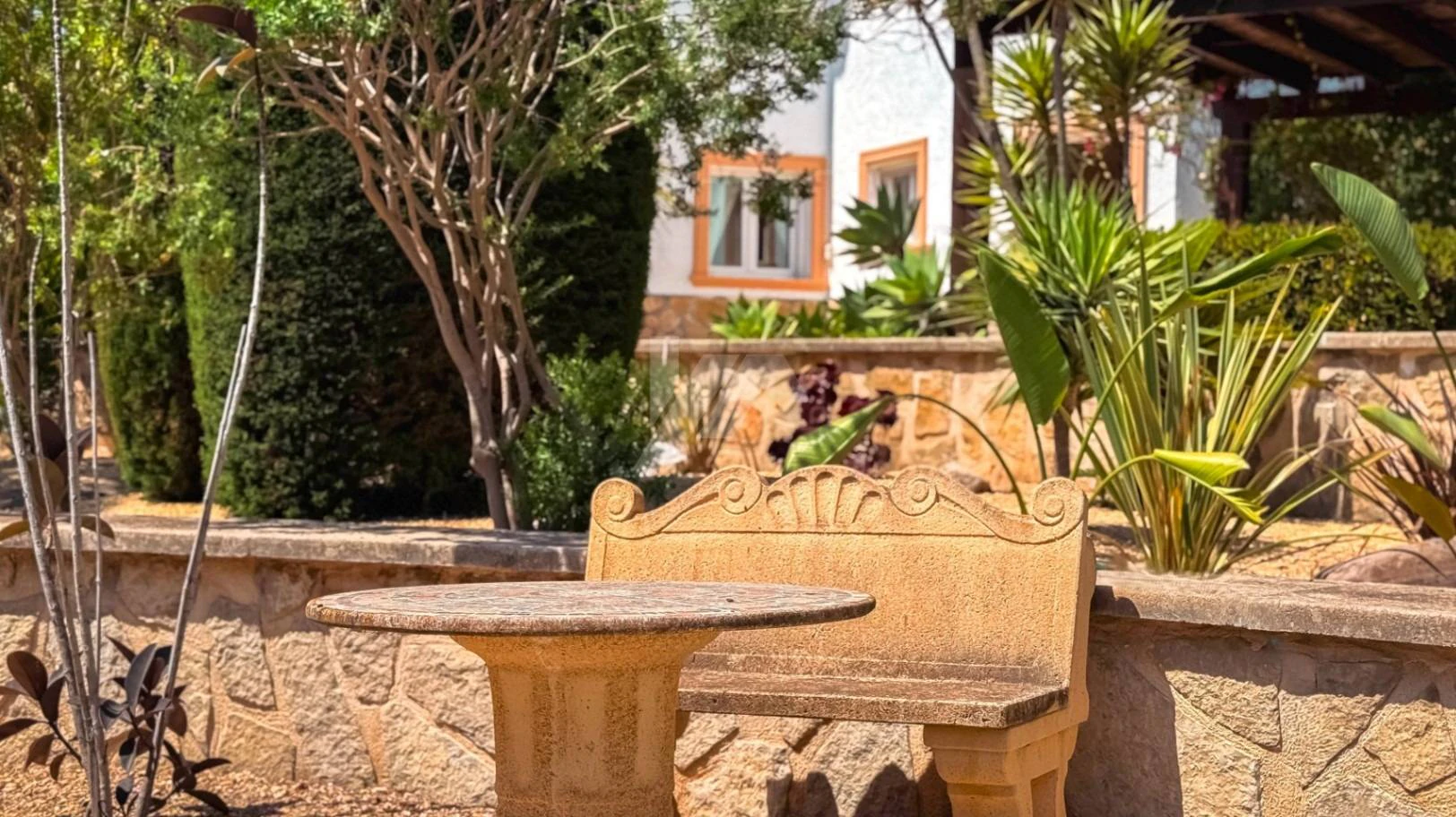 NC6689 - Villa Oliva. Luxe villa te koop in Moraira met een groot perceel en uitzicht op zee.