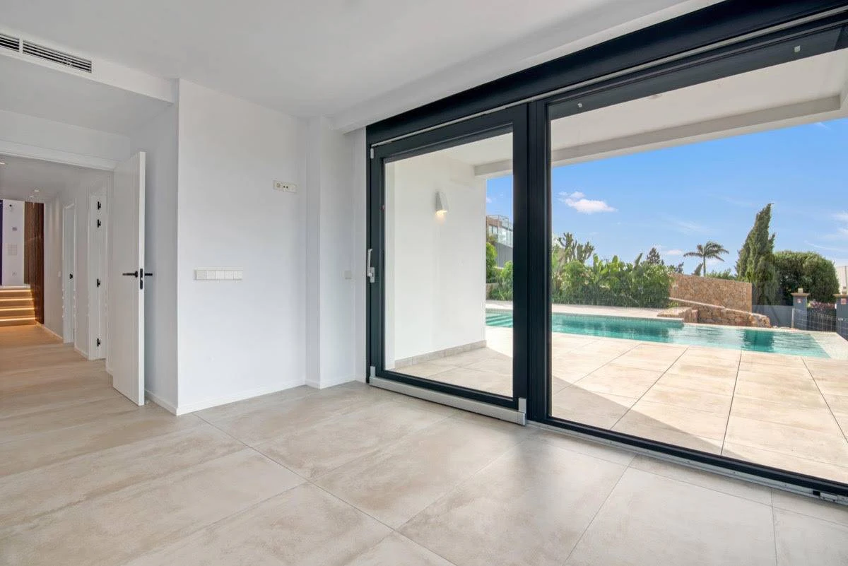NC6636 - Villa Montgomar - Indrukwekkende nieuwe luxe villa te koop in Denia met uitzicht op zee en klaar om van te genieten!