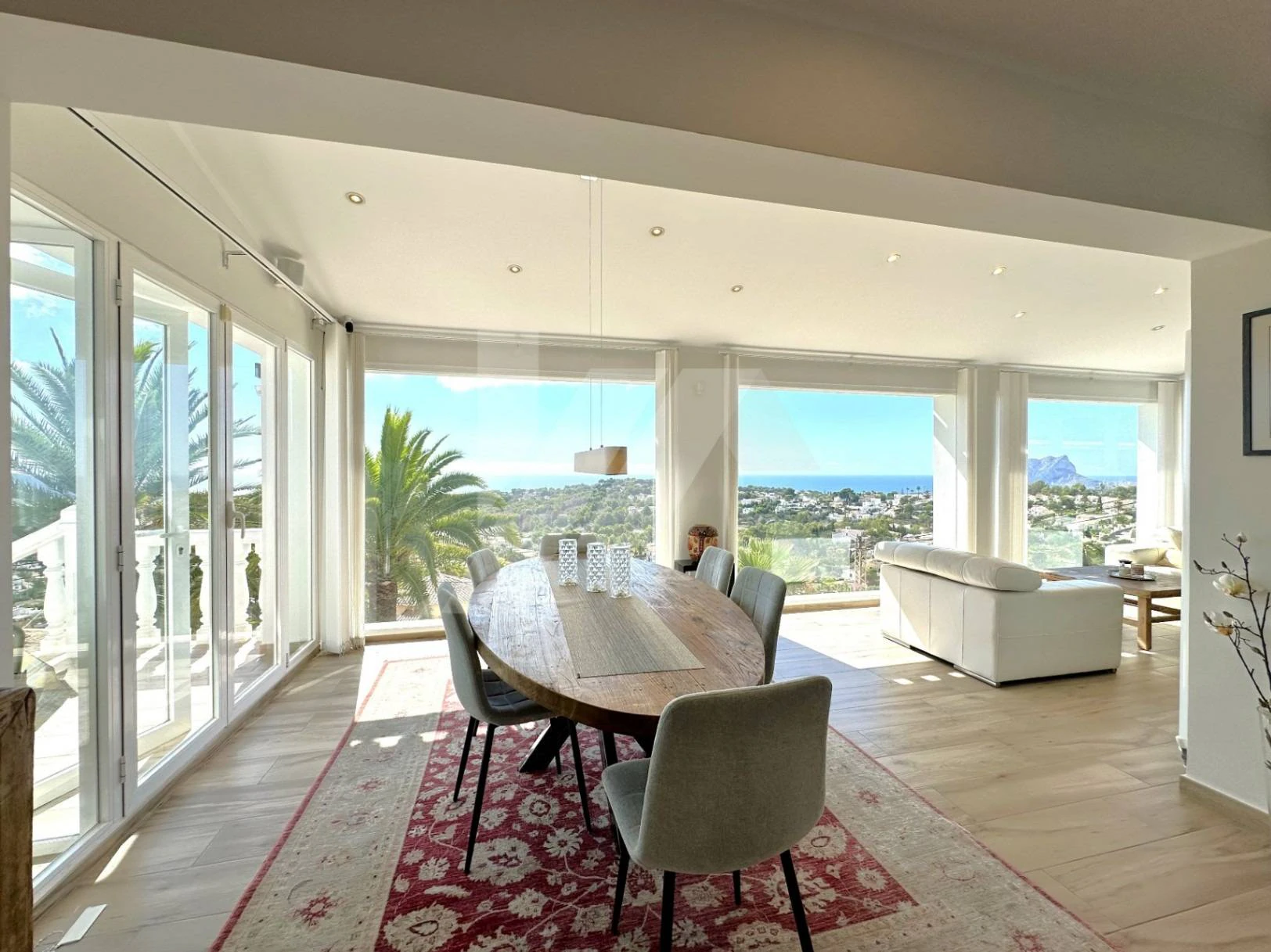 Villa Mirador. Villa en venta en Moraira con vistas panorámicas al mar.