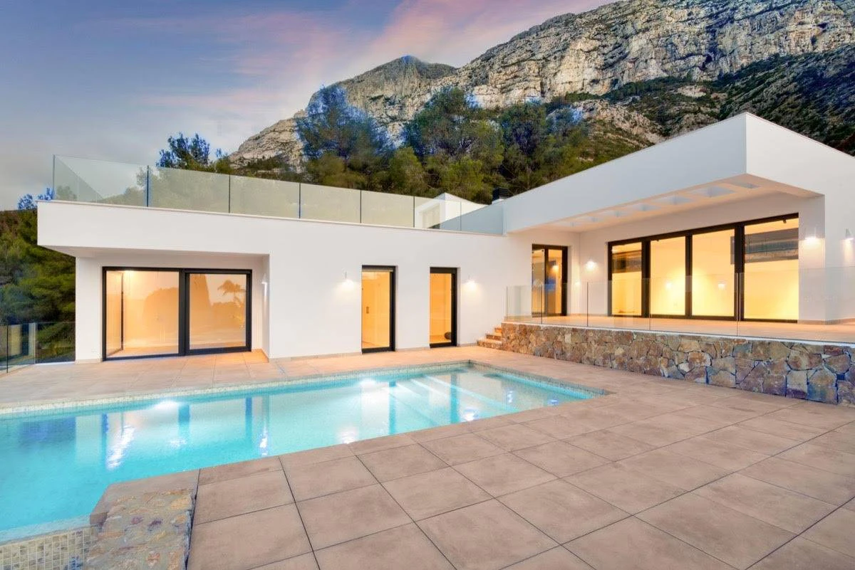 NC6636 - Villa Montgomar - Indrukwekkende nieuwe luxe villa te koop in Denia met uitzicht op zee en klaar om van te genieten!