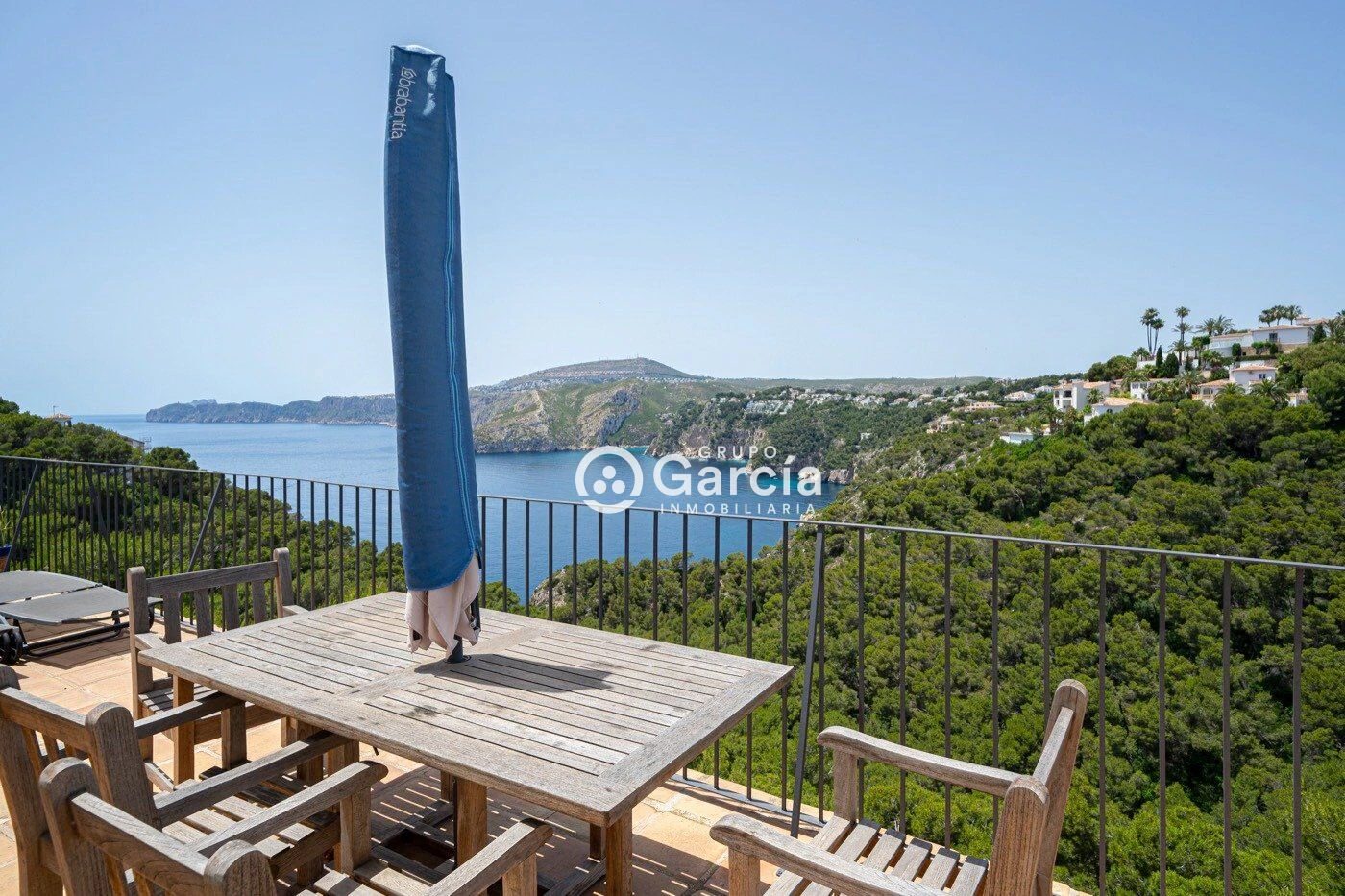 Villa en primera línea en venta en Jávea con increíbles vistas