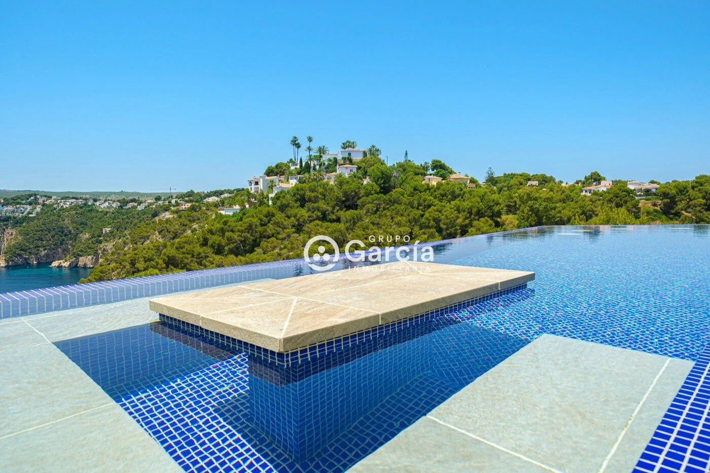 Villa en primera línea en venta en Jávea con increíbles vistas