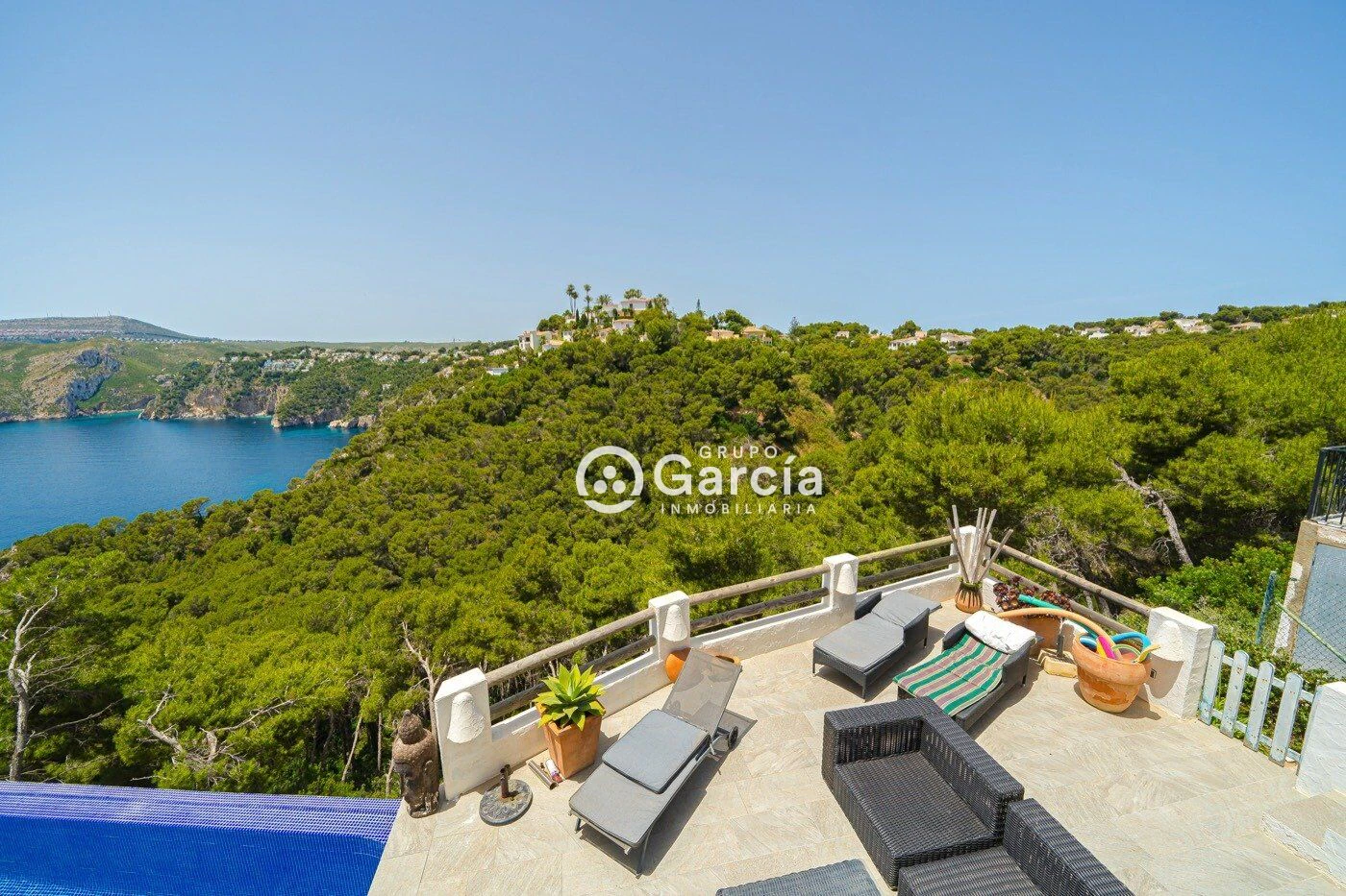 Villa en primera línea en venta en Jávea con increíbles vistas