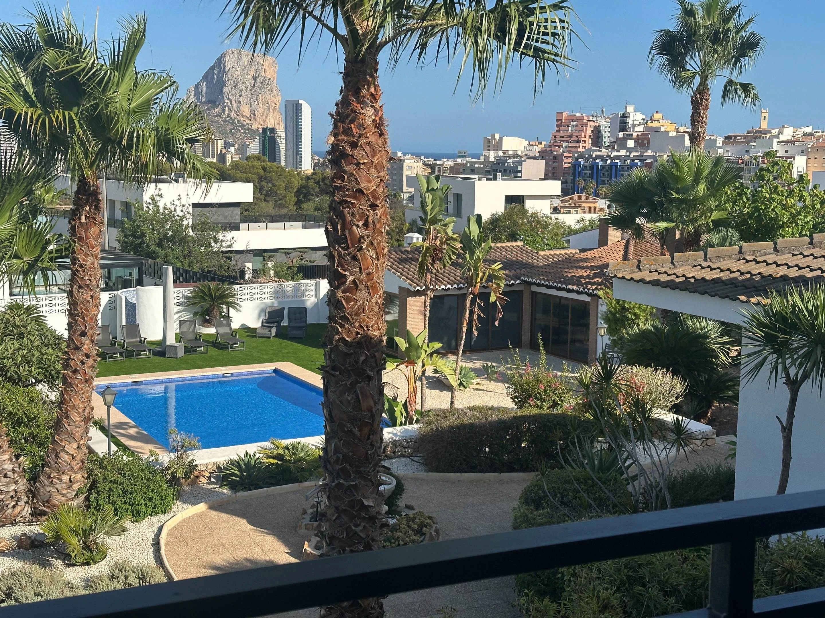 Villa de Prestigio con Vistas al Mar y Espacios Exteriores Excepcionales en Calpe