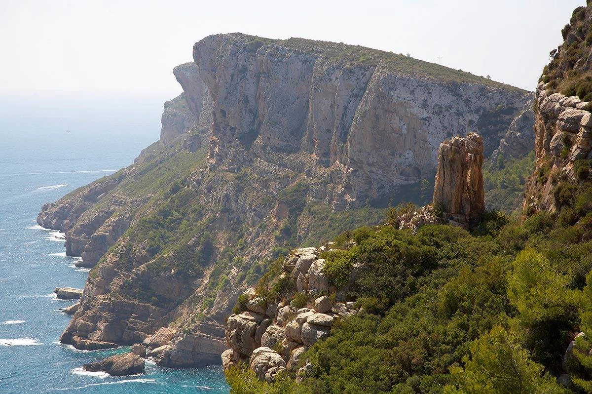 Villa Celestia. Vistas panorámicas del mar y la montaña en esta villa a la venta en Moraira