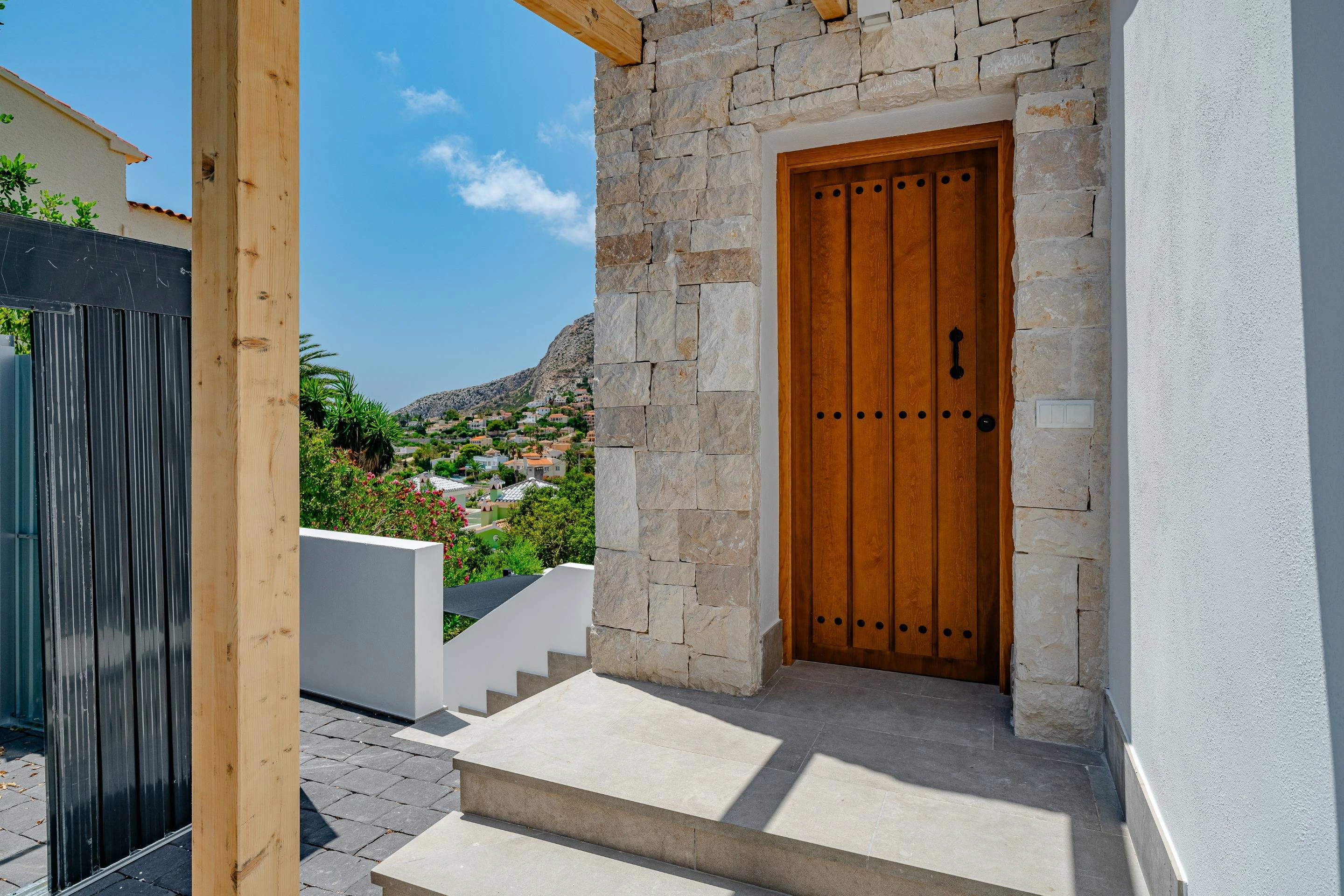 Amplia villa con vistas al mar y a la montaña en Calpe