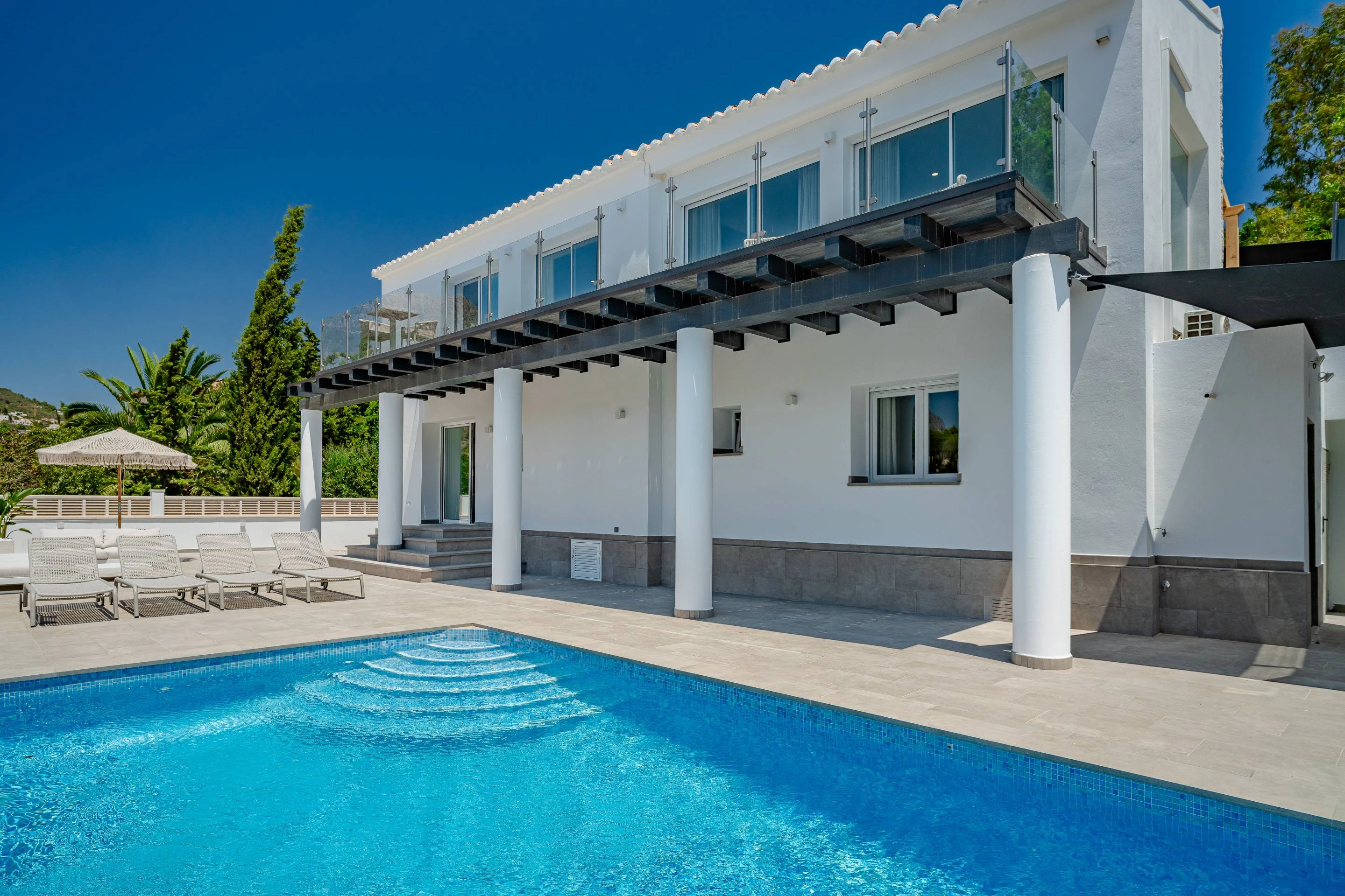 Amplia villa con vistas al mar y a la montaña en Calpe