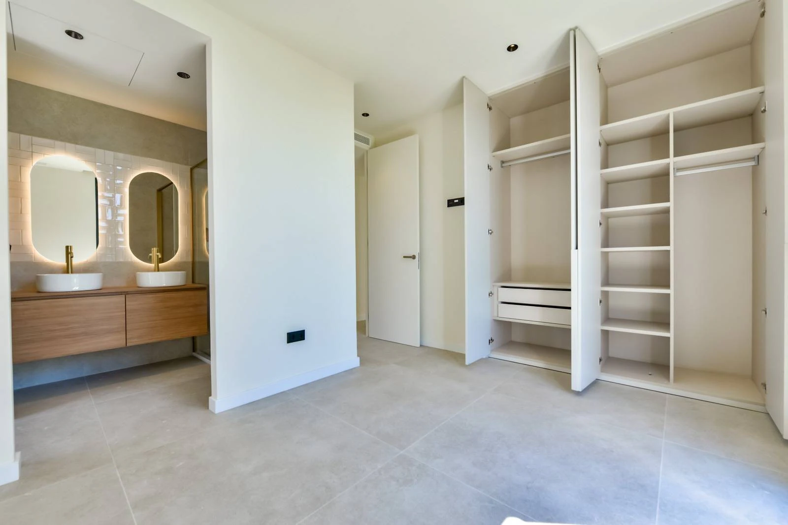Exclusiva villa contemporánea lista para entrar a vivir en Finestrat, Costa Blanca