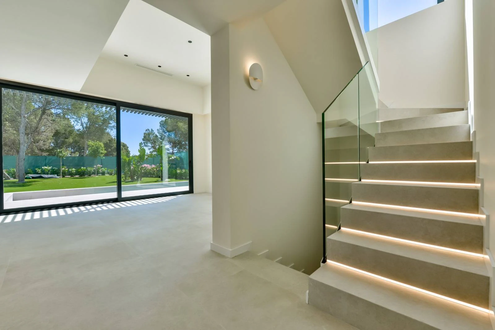 Exclusiva villa contemporánea lista para entrar a vivir en Finestrat, Costa Blanca